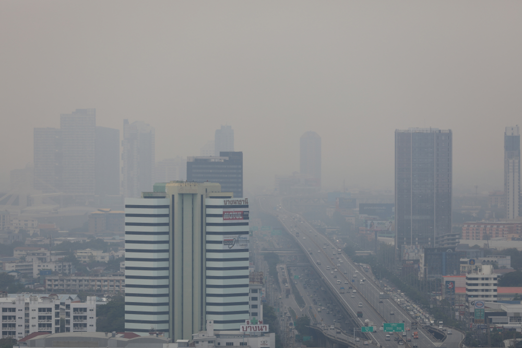 Bangkok gets pollution warning