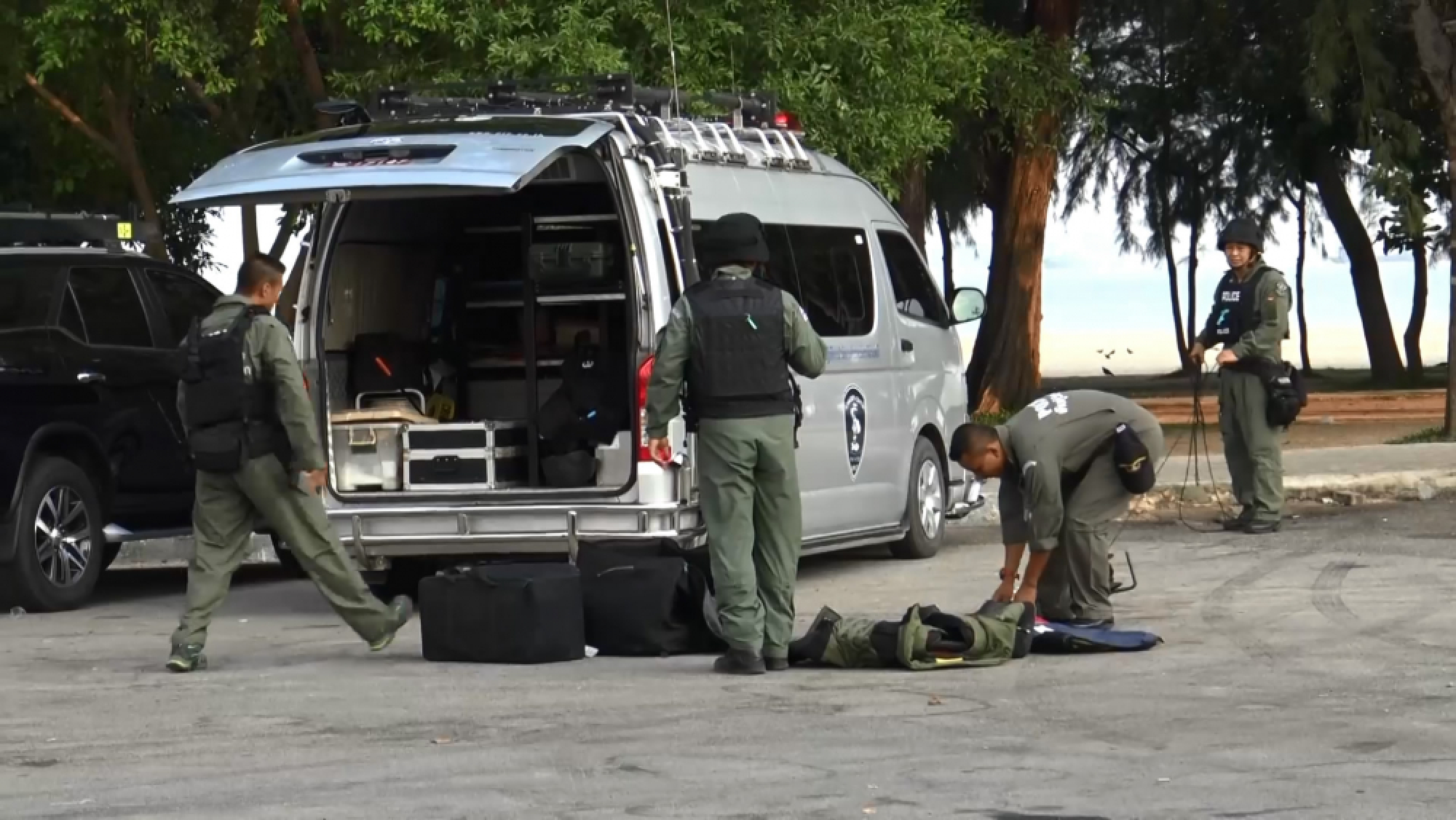 Deputy PM, police at odds over Songkhla blast perpetrators