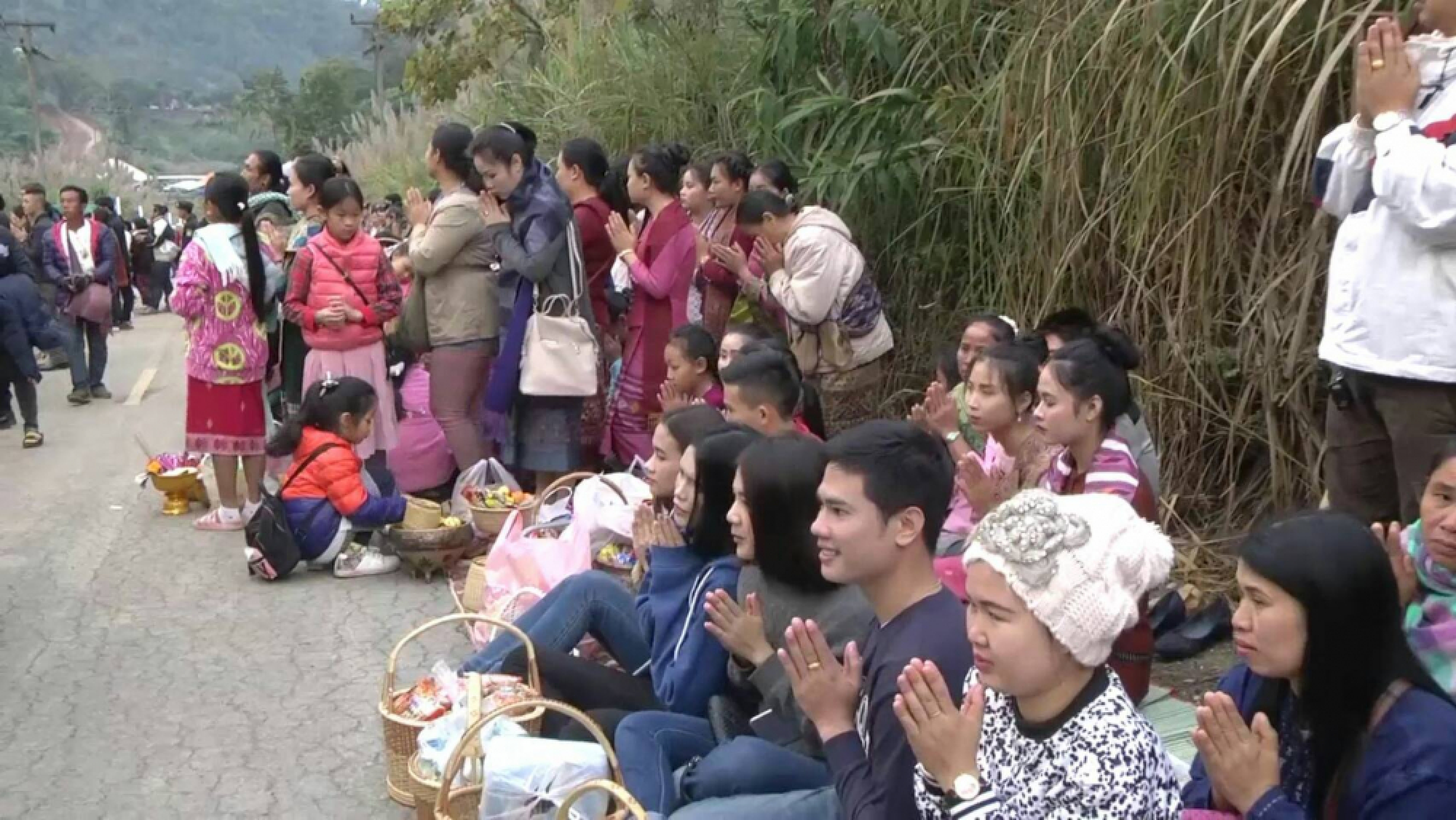 Bilateral alms-giving to mark New Year