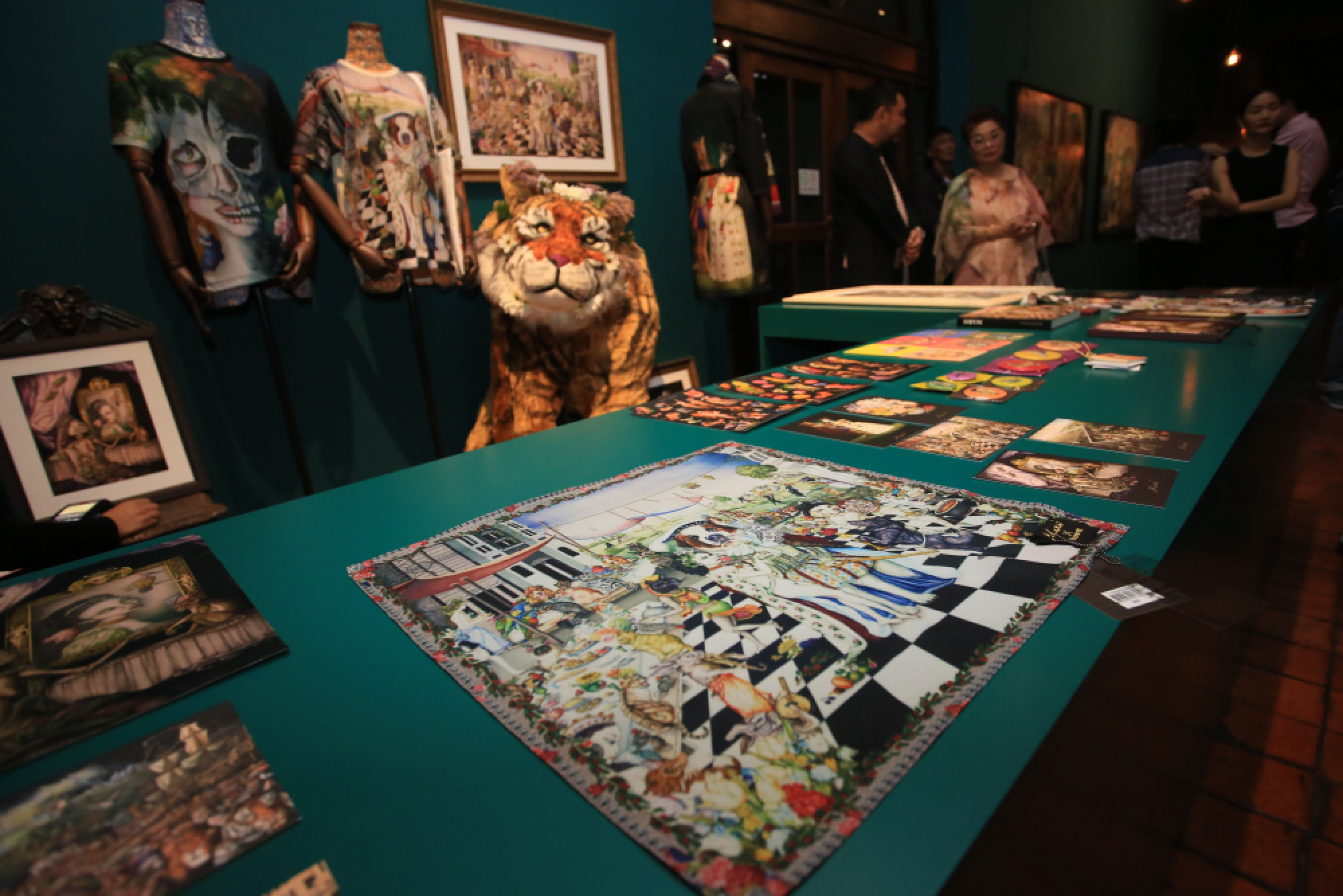 Contrasts on the canvas