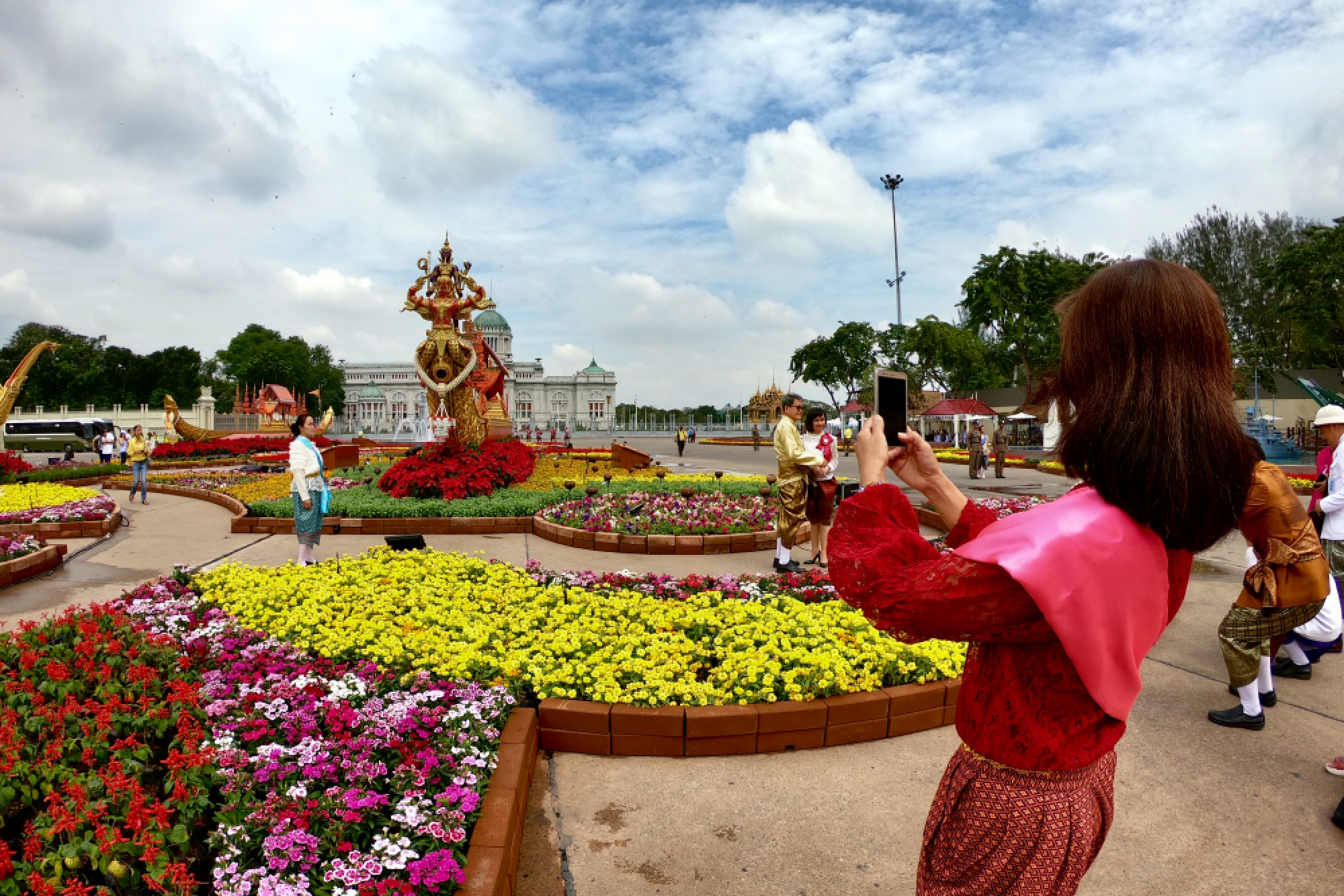 His Majesty to launch Un Ai Rak fair at Royal Plaza