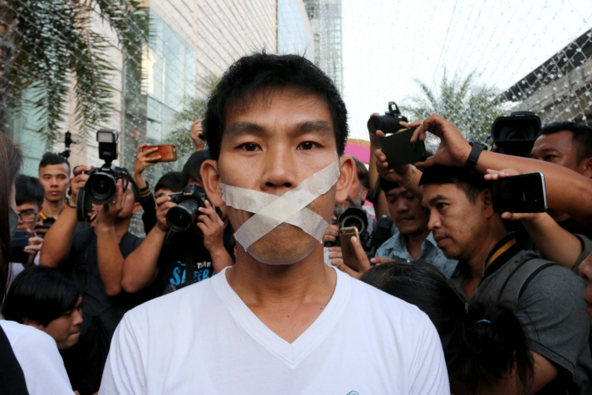 Defiant activists hold silent poll delay protest