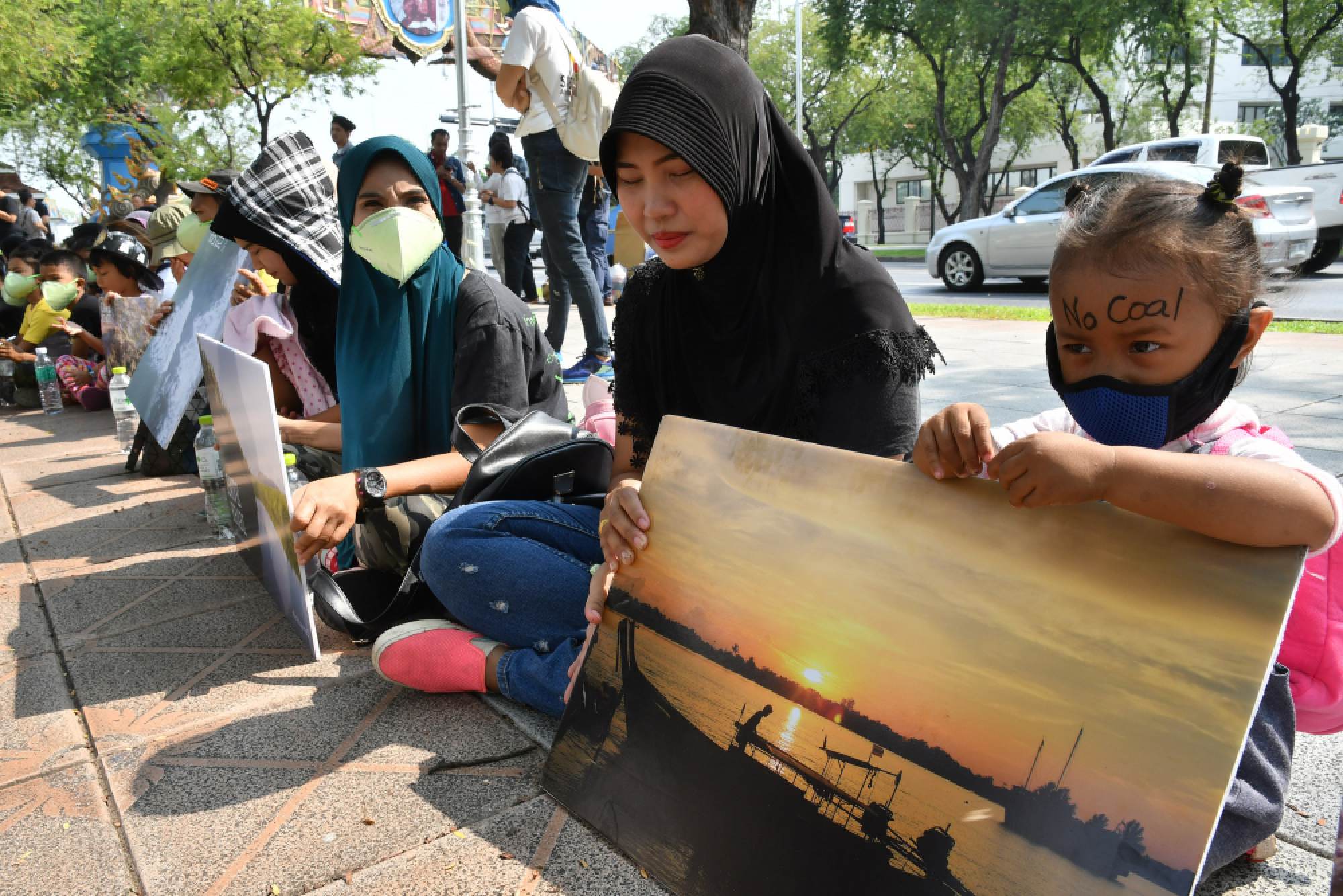 Anti-coal protestors start hunger strike, demand end to two projects