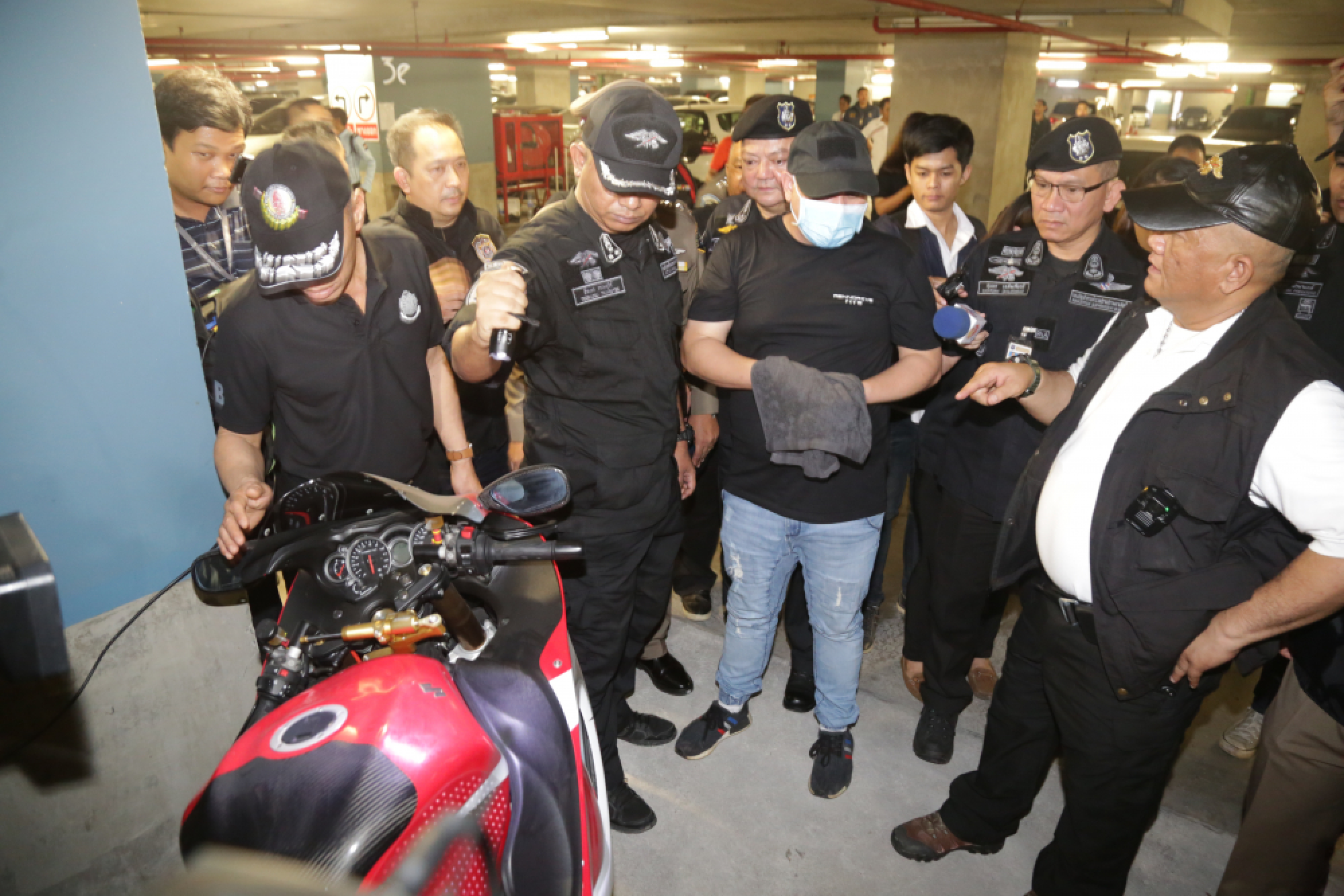 Brother, aide of elusive drugs dealer ‘Note Dingaeng’ arrested in Bangkok
