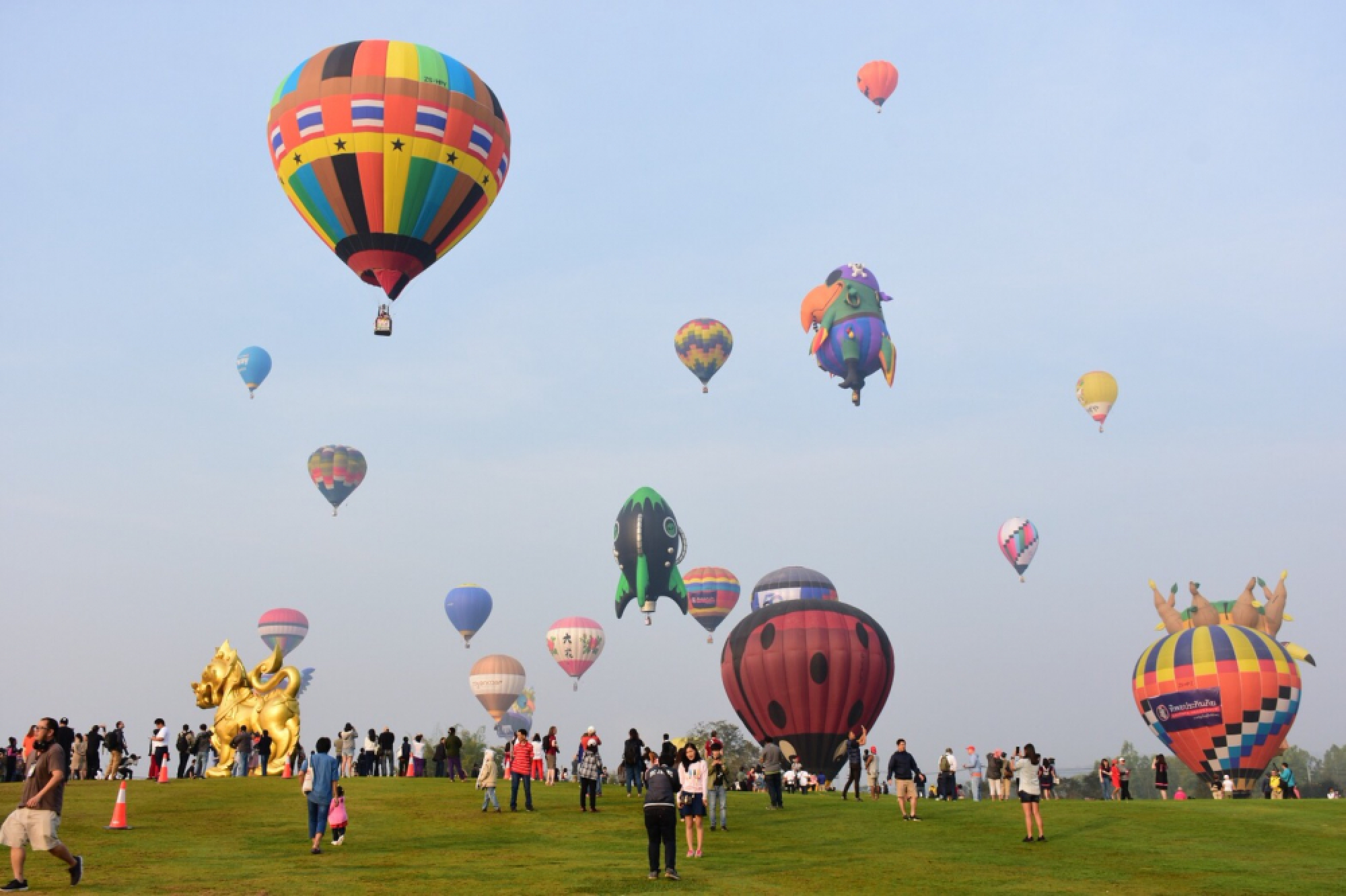 Lovers take to sky as part of Chiang Rai Balloon Fiesta