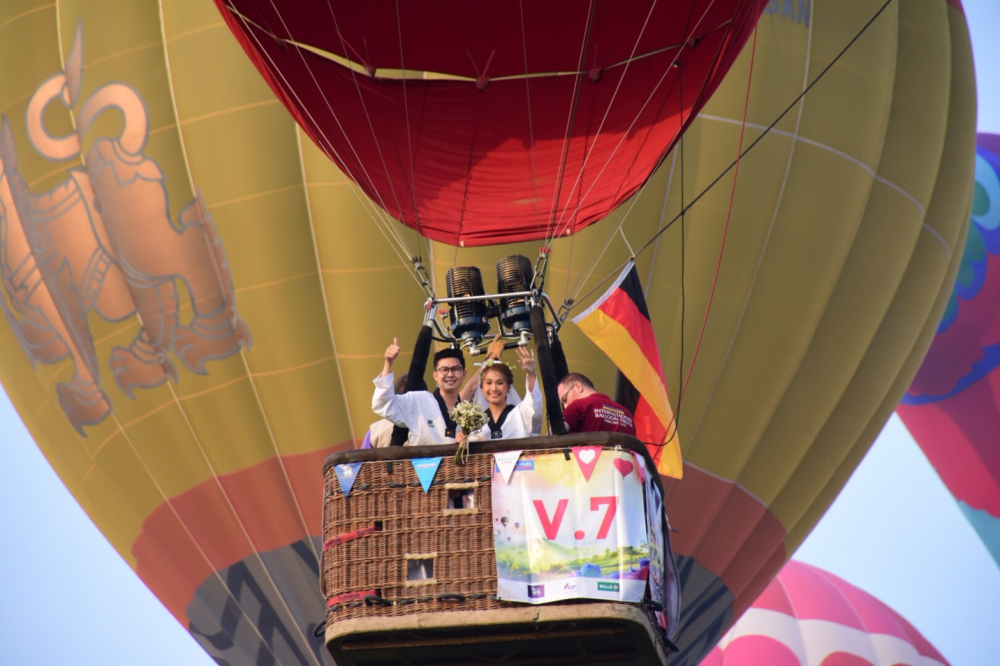 Lovers take to sky as part of Chiang Rai Balloon Fiesta