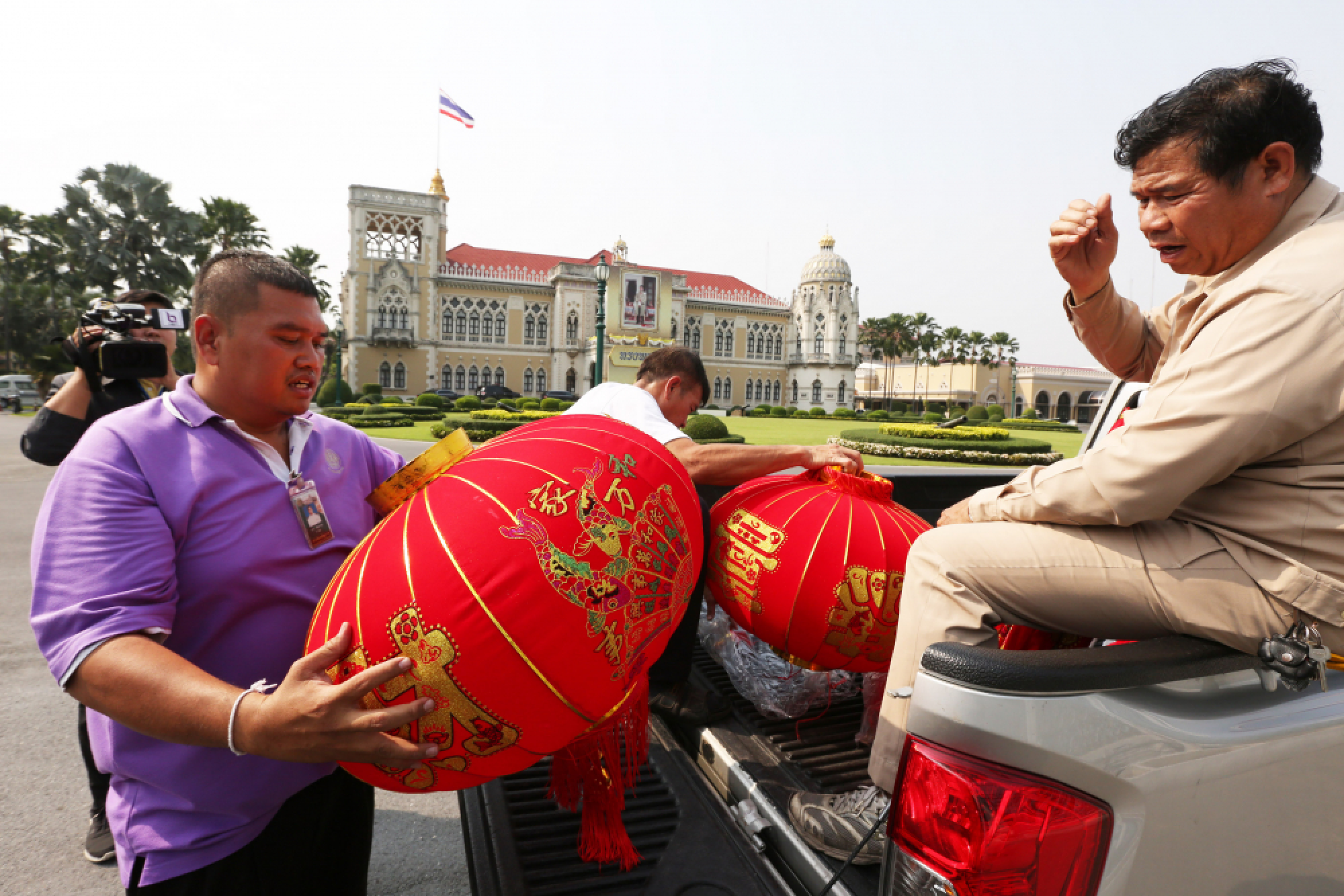 ‘Welcome help’ for a government dealing with burning issues