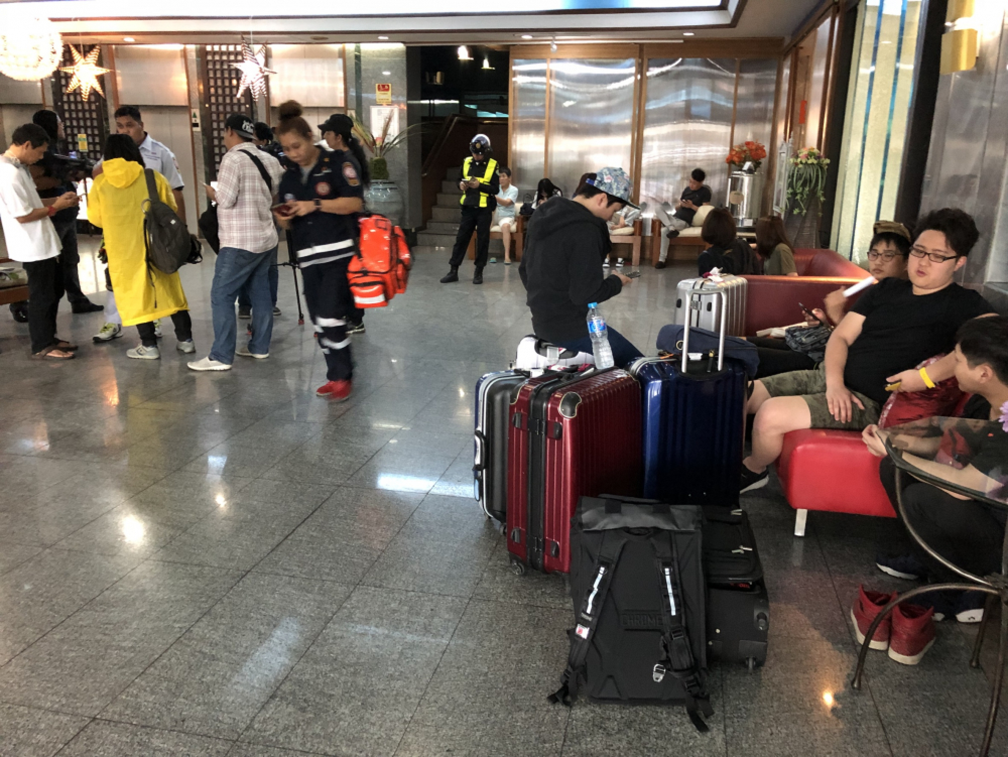 Foreign guests flee as smoke pours from two hotel lifts