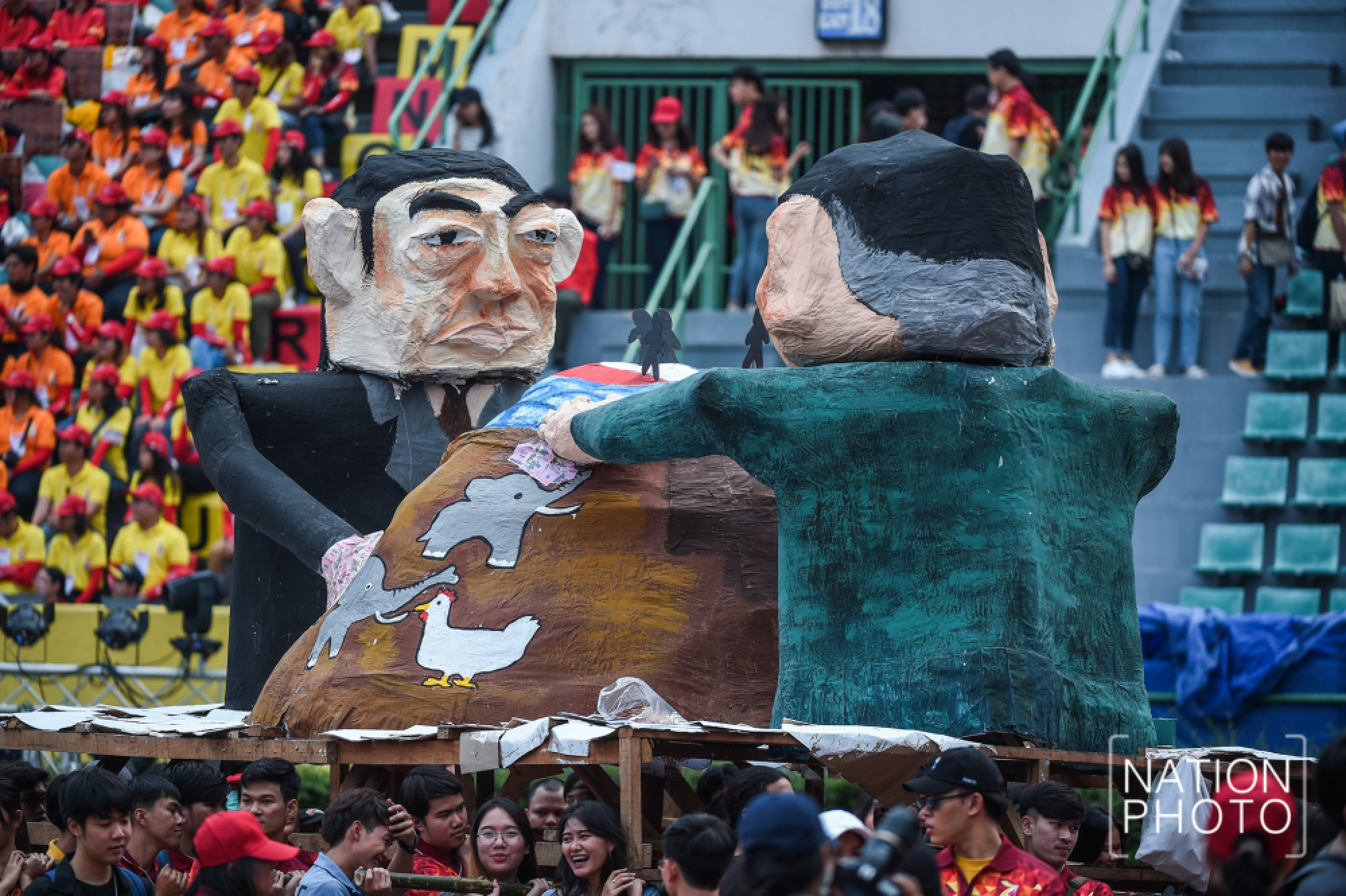 Students’ satirical parade lives up to expectations