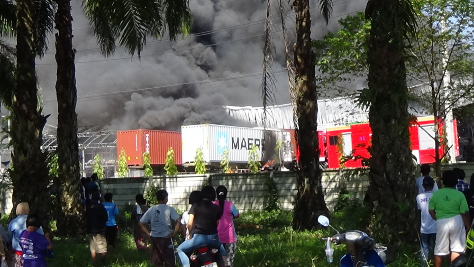 Thick smoke visible for kilometres as massive factory burns