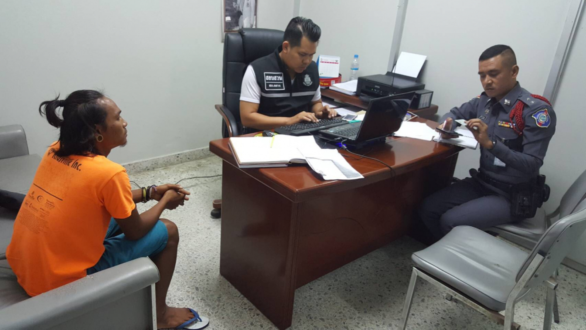 Boat crewmember arrested after slashing tourist