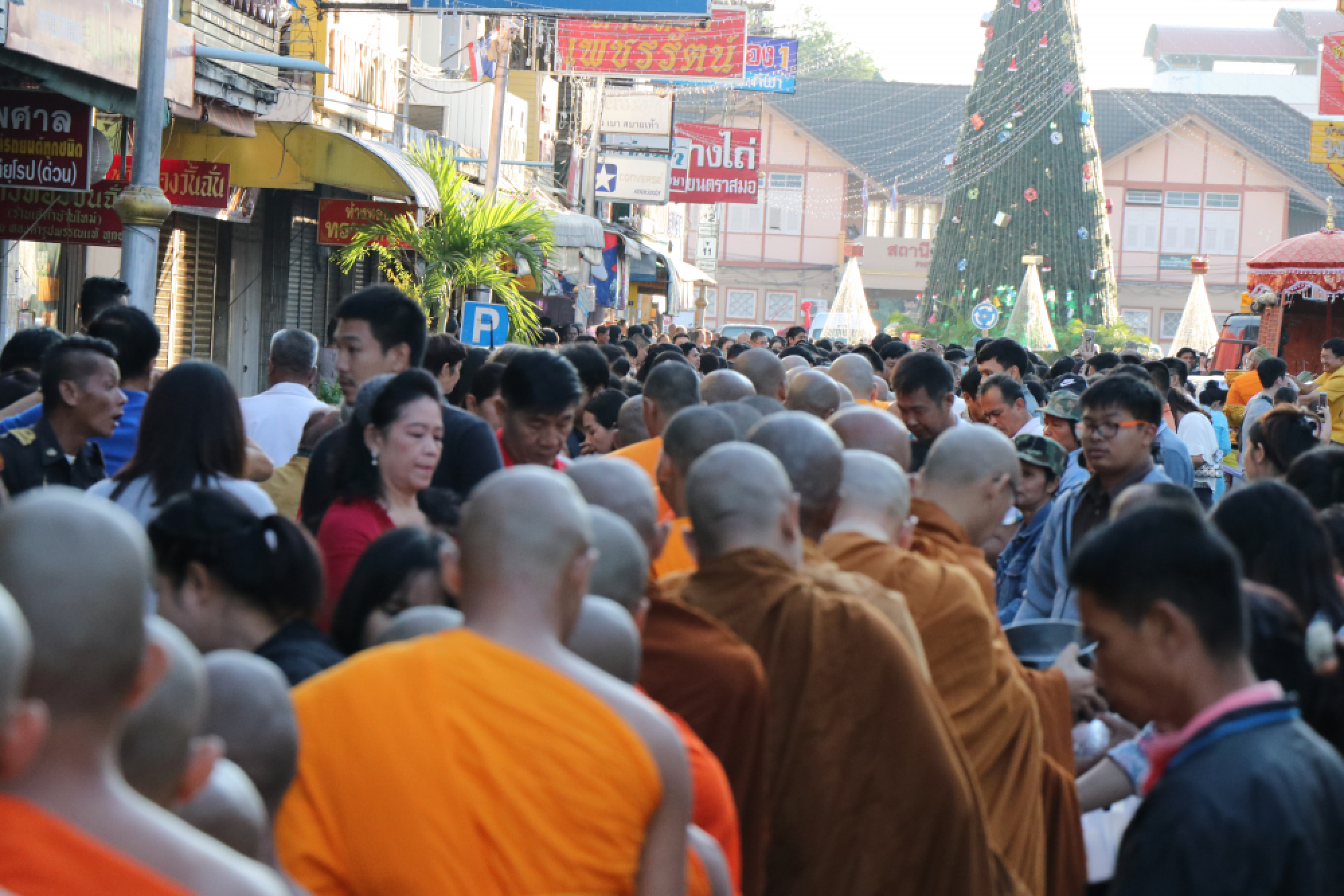 Large numbers make merit, witness first sunrise of 2018 around the Kingdom
