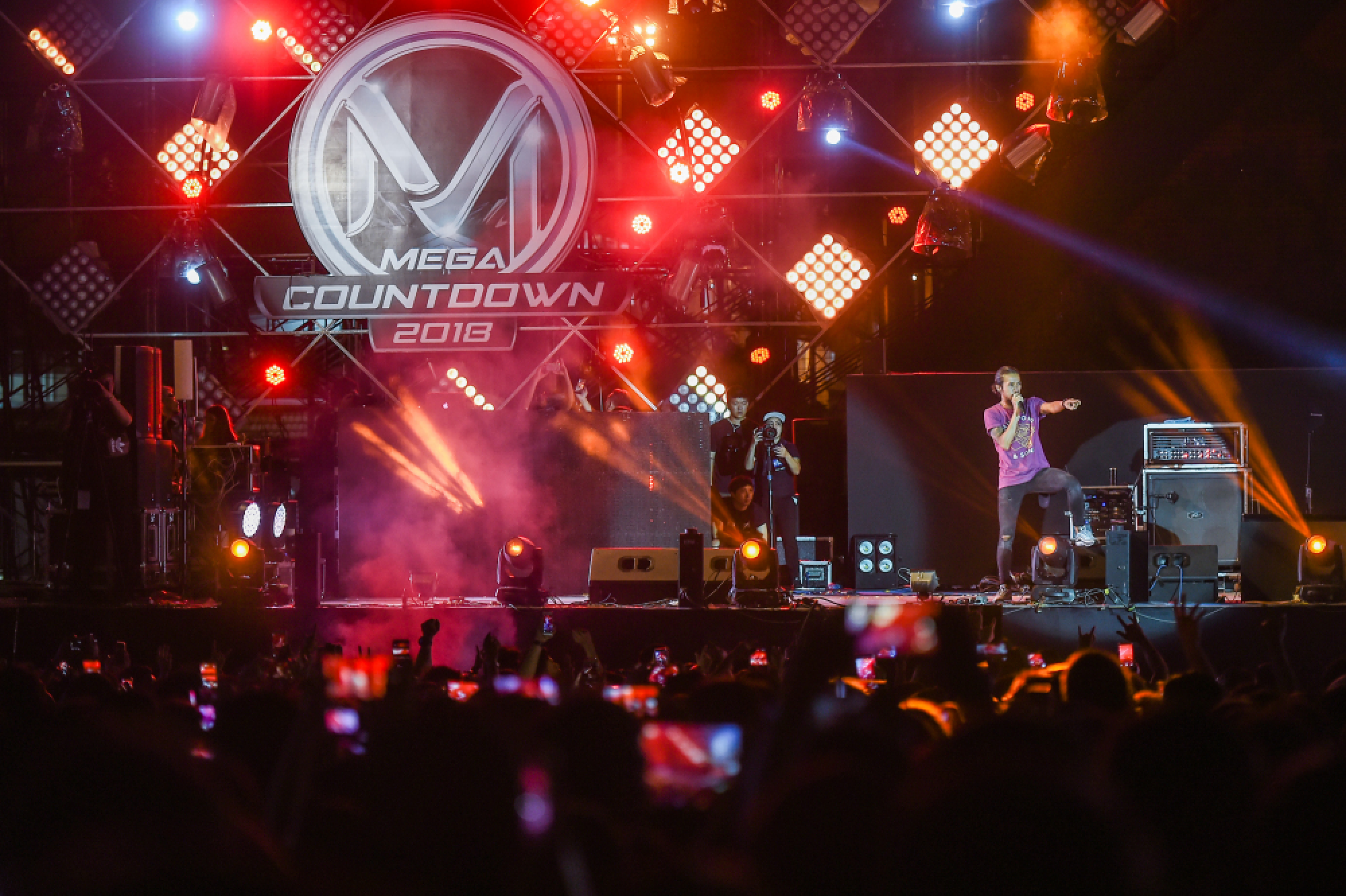 Toon back on stage at ‘Mega Countdown 2018’ concert