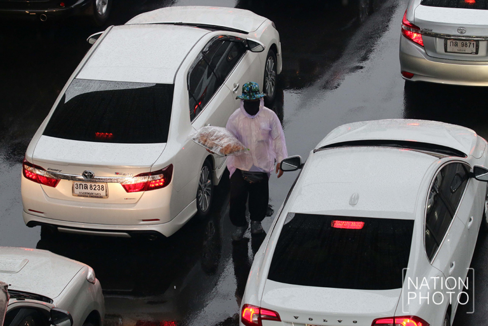 Rain causes traffic chaos