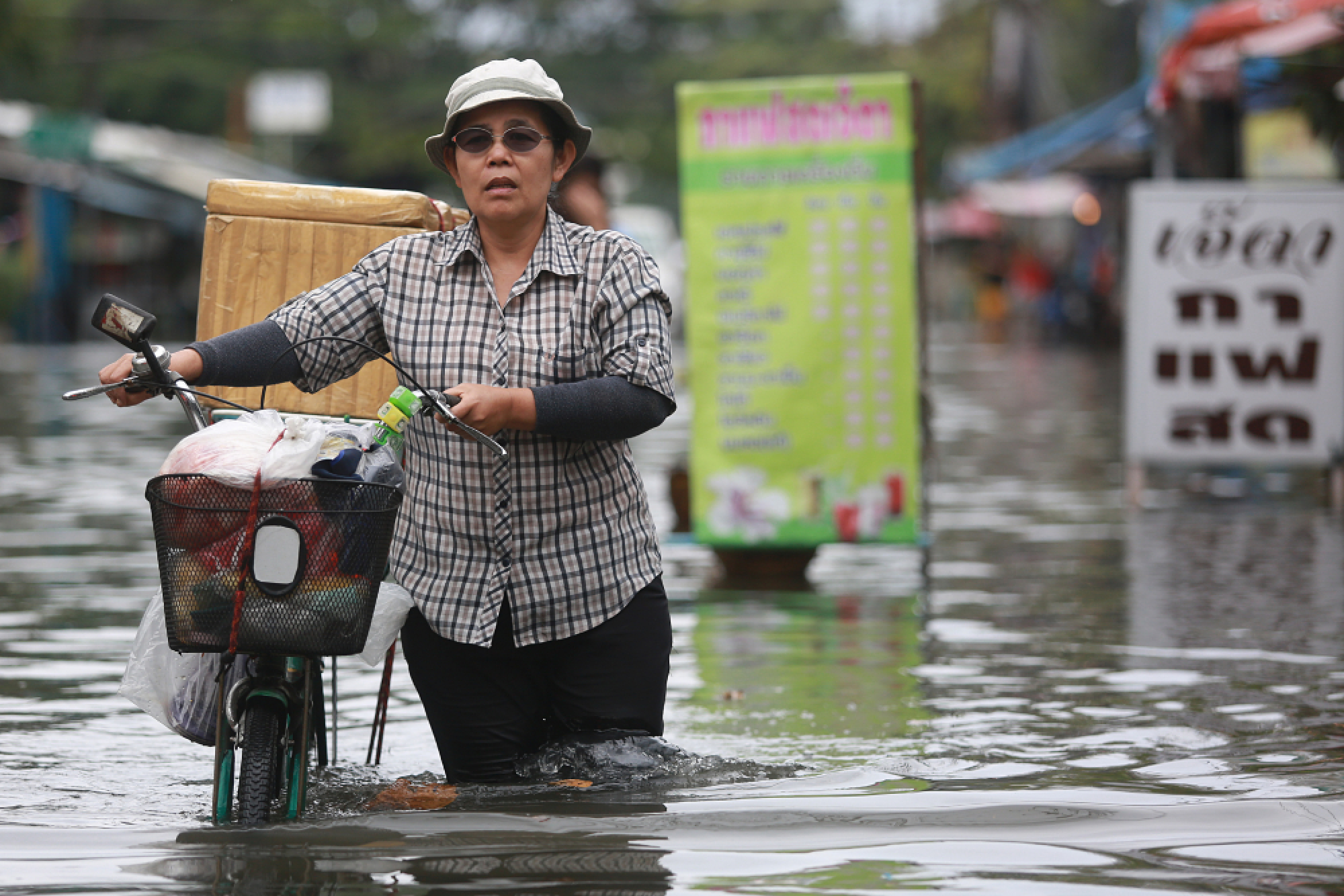 Downpour sparks traffic chaos