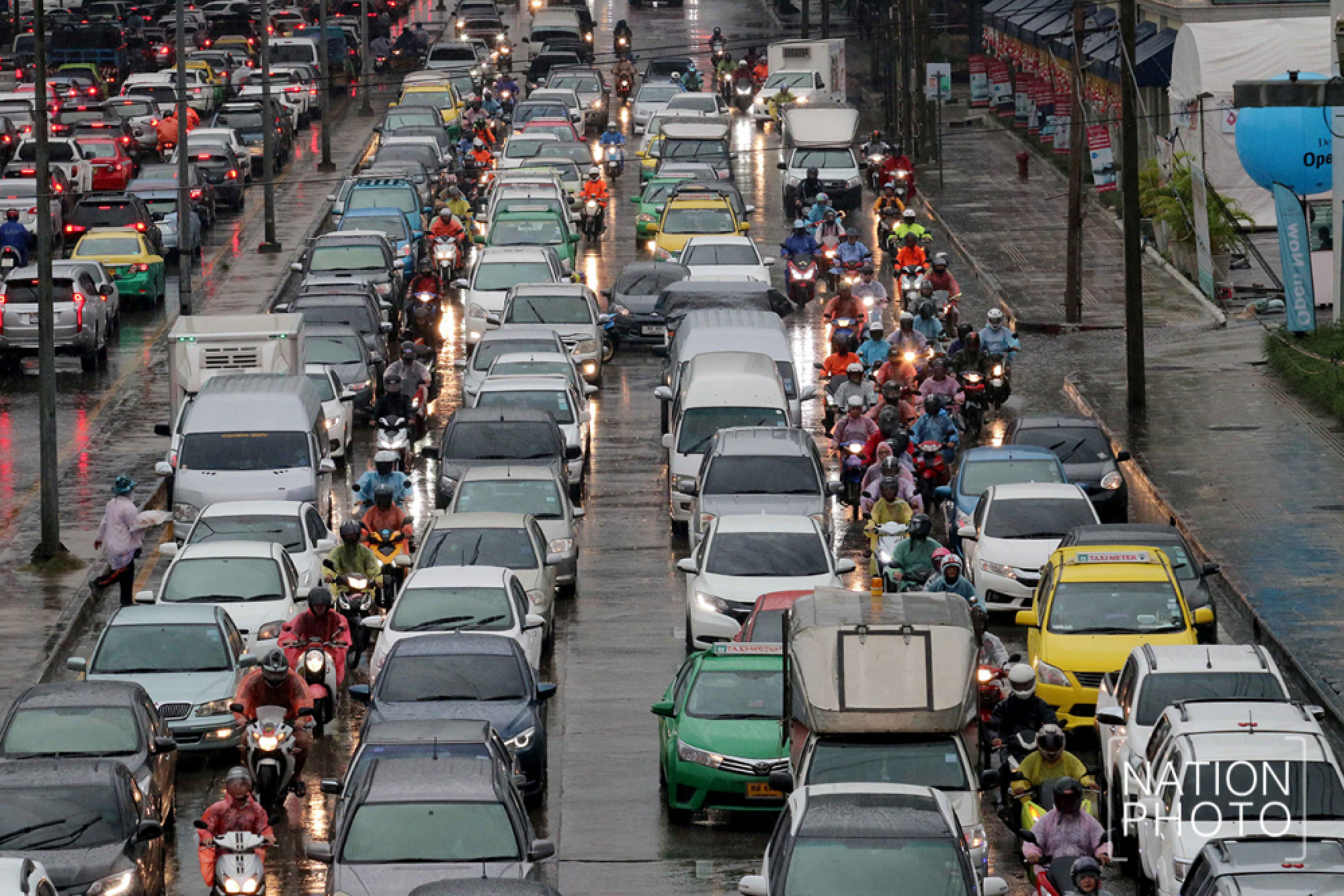 Rain causes traffic chaos