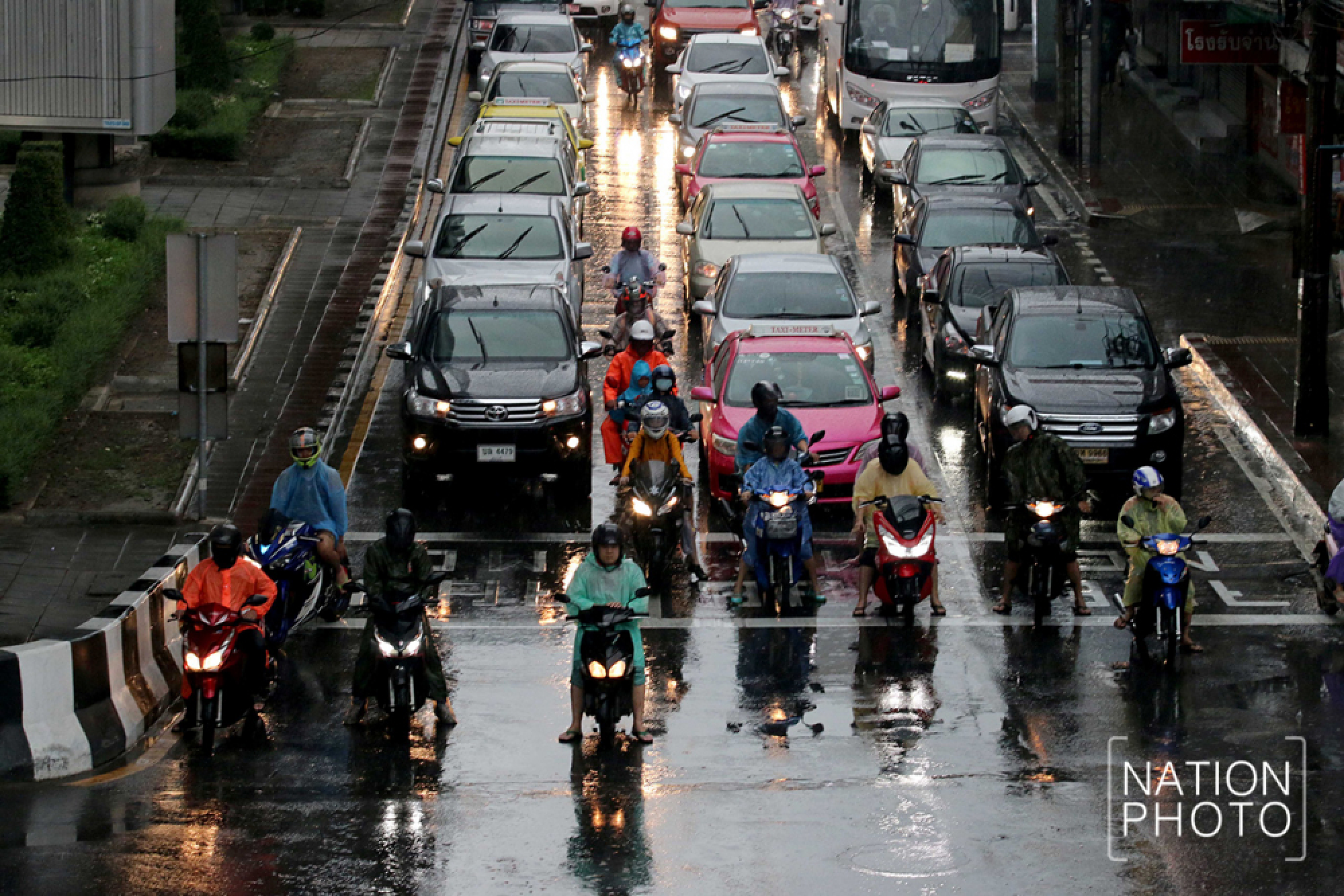 Rain causes traffic chaos