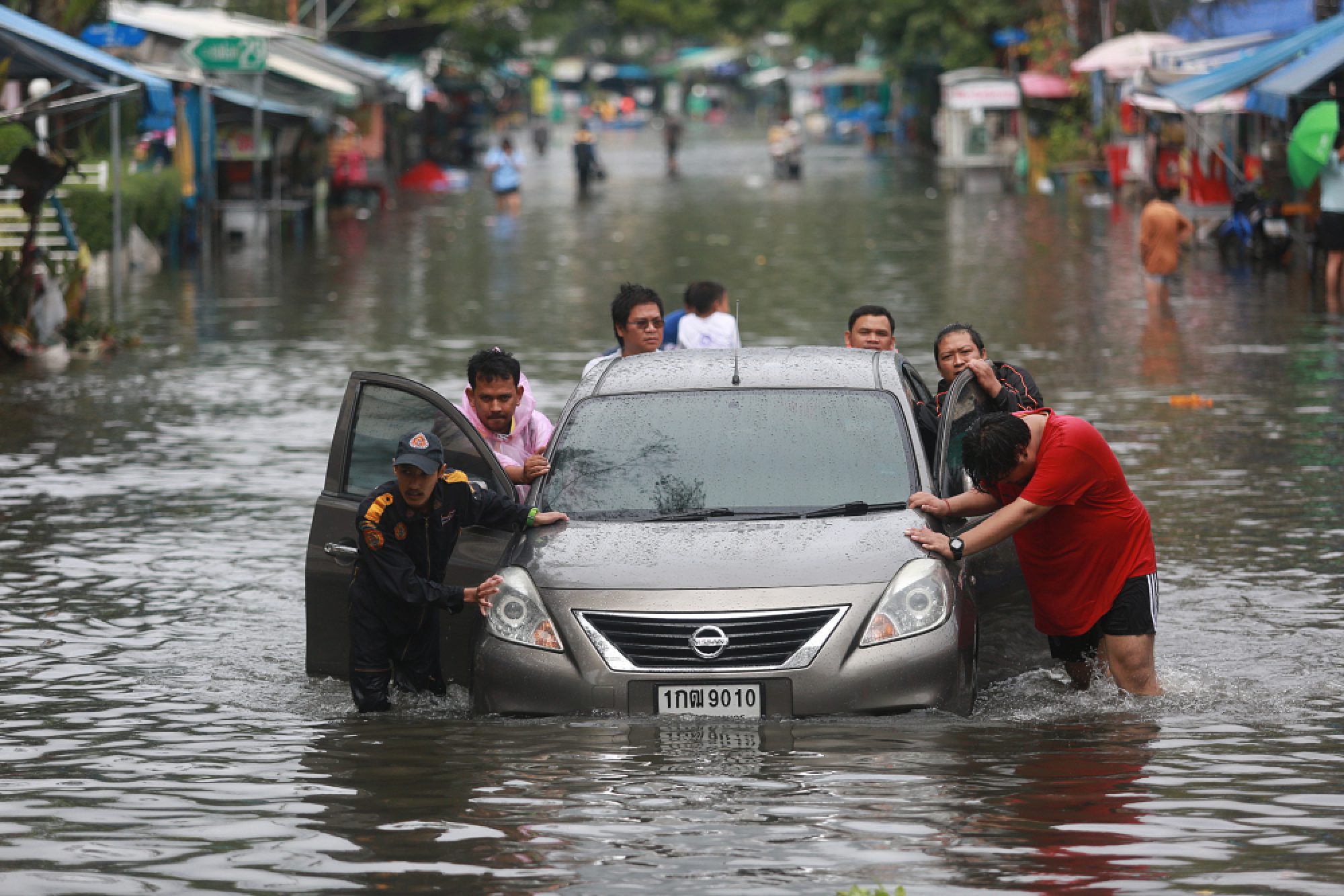 Downpour sparks traffic chaos