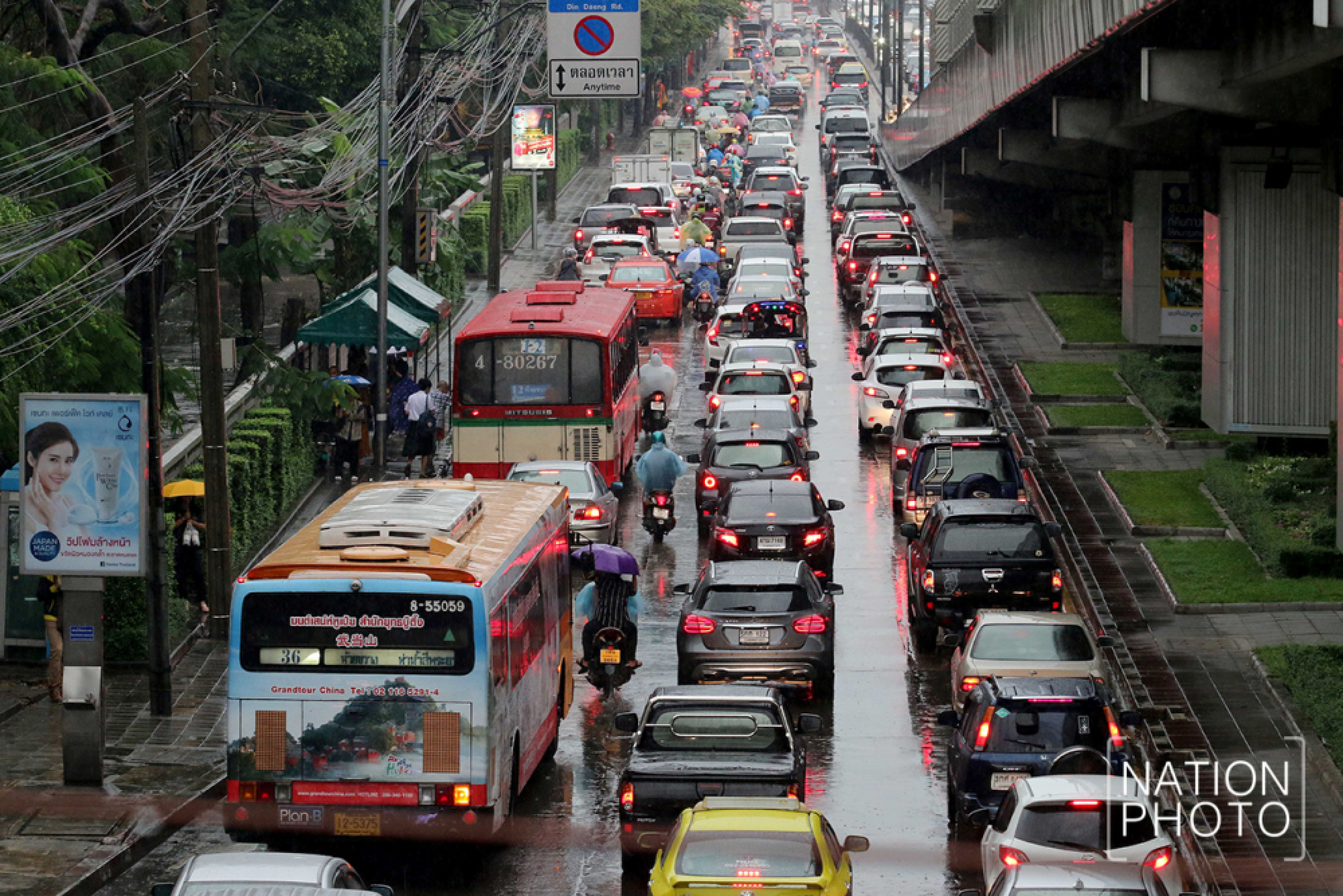 Rain causes traffic chaos