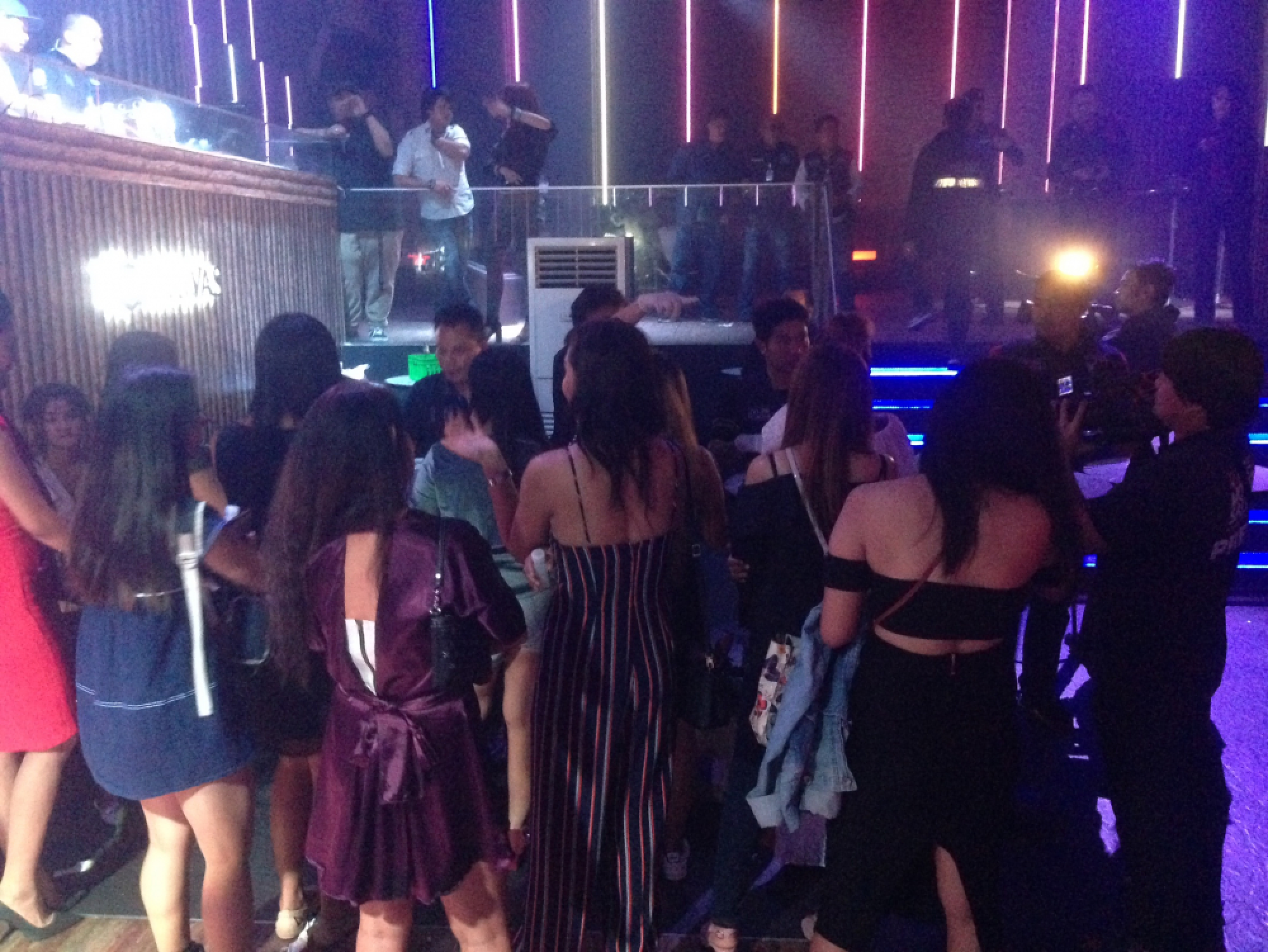Cops descend on Bangkok pub still open at 4am
