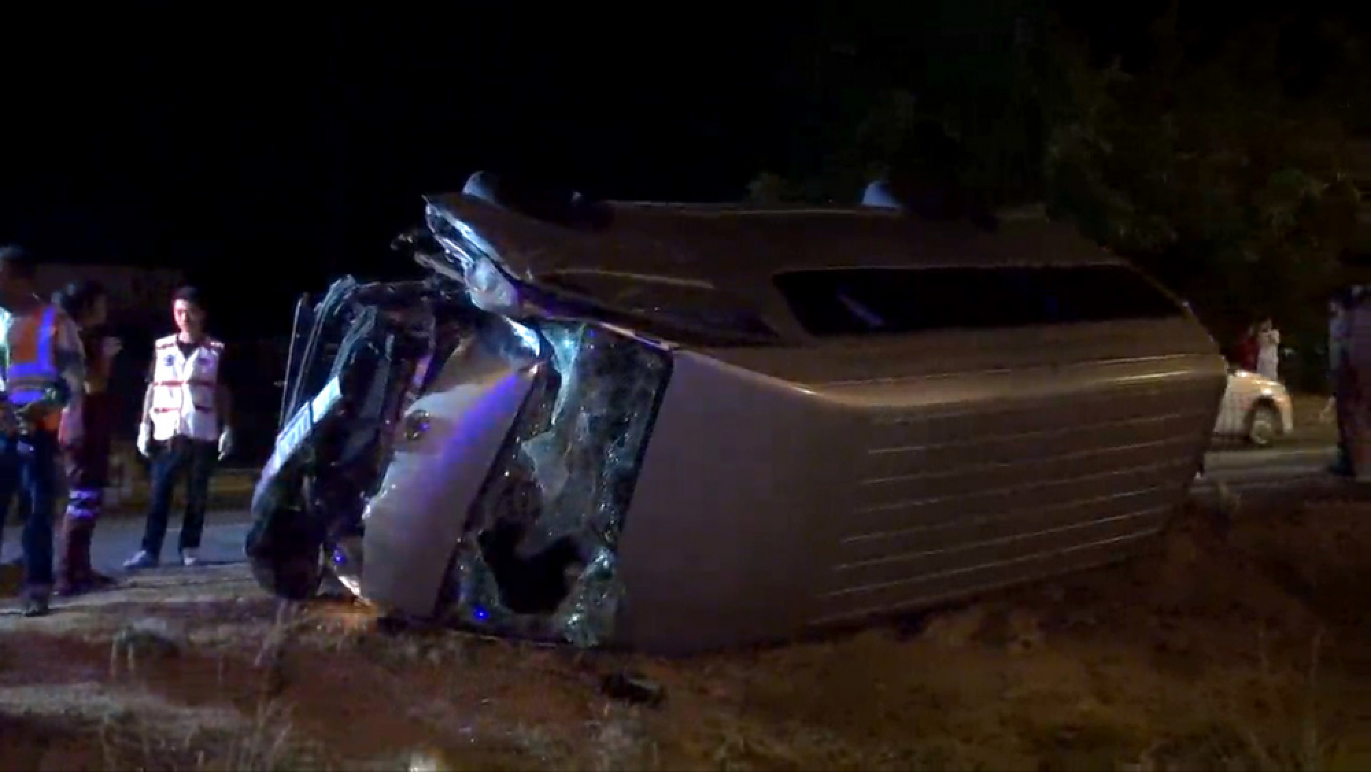 13 injured in van crash in Mahasarakham
