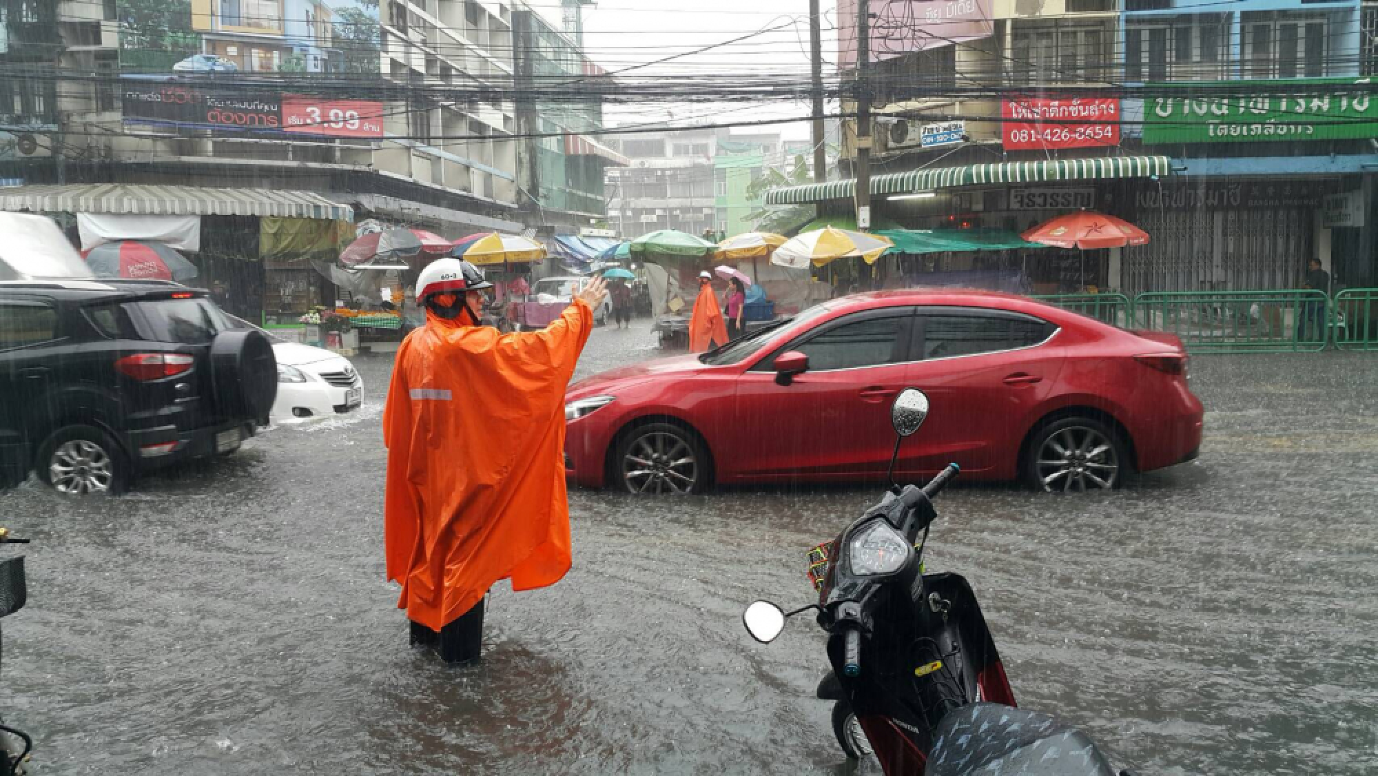 Traffic chaos as city hit with heavy morning downpour