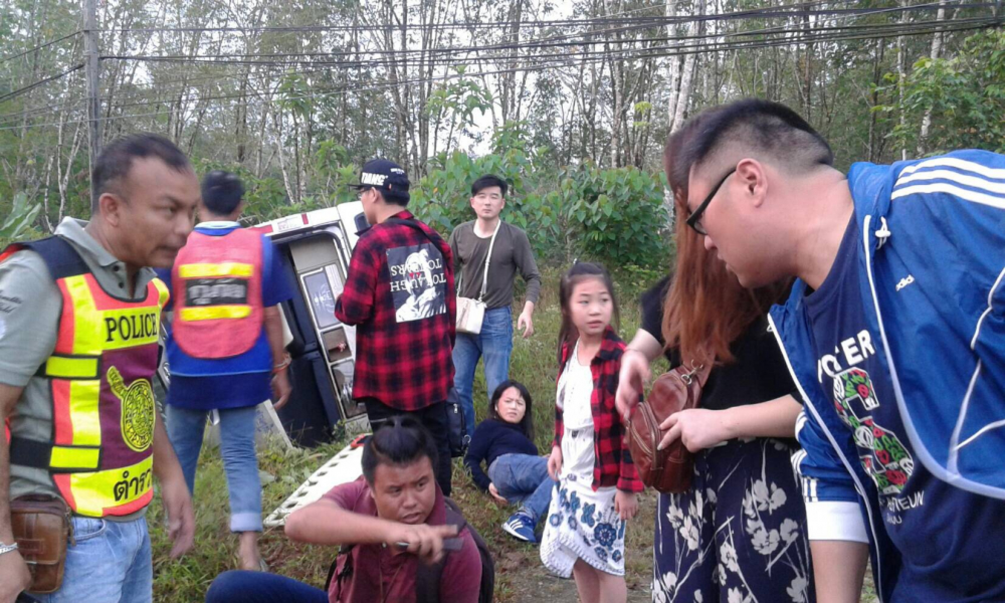 Van carrying Chinese tourists crashes near Khao Lak