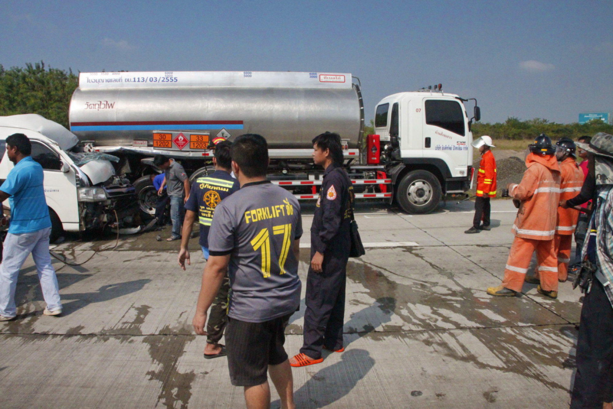 Thai killed, 8 Cambodians hurt in Chachoengsao van crash
