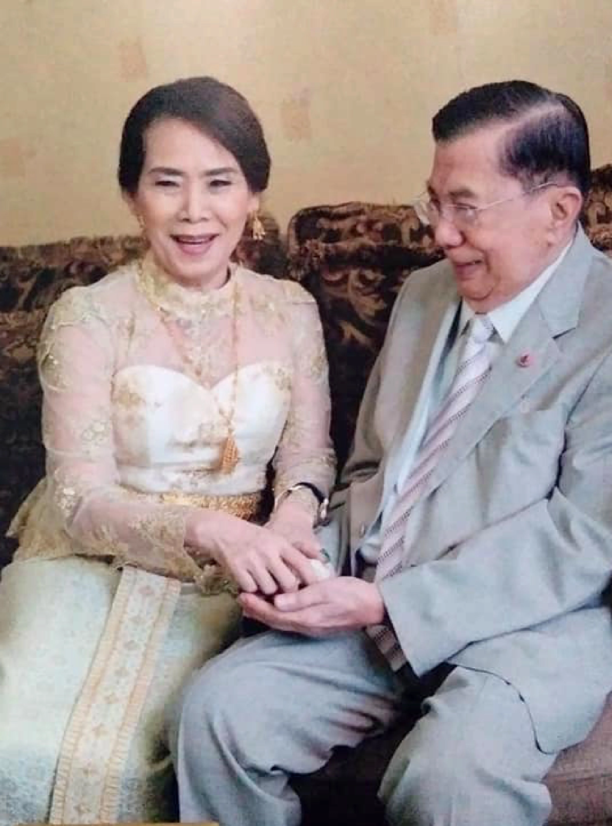 Ex-PM Chavalit reveals divorce and new love