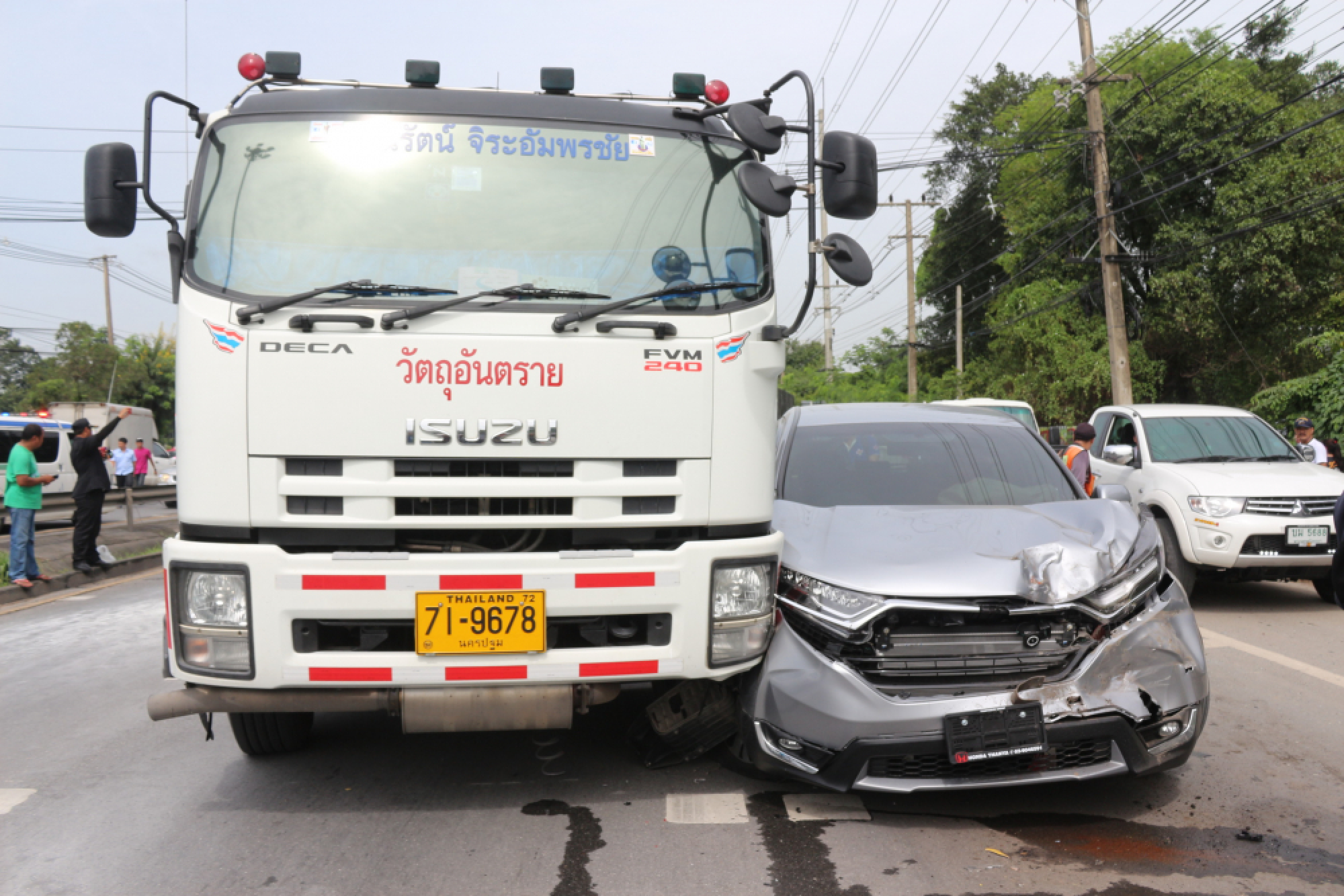 Six injured in 8-vehicle pileup in Pathum Thani