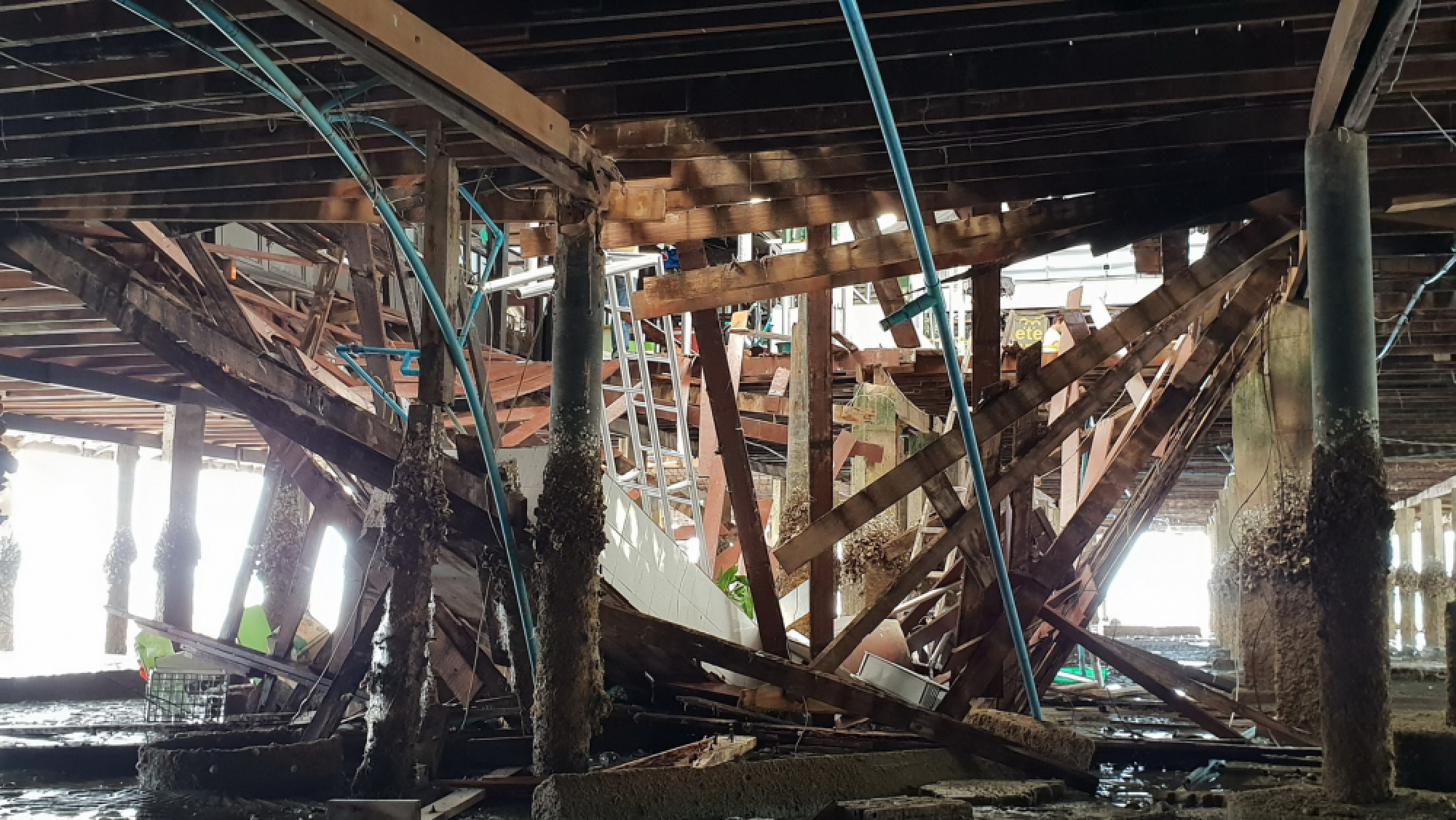 29 hurt in Chon Buri floor collapse