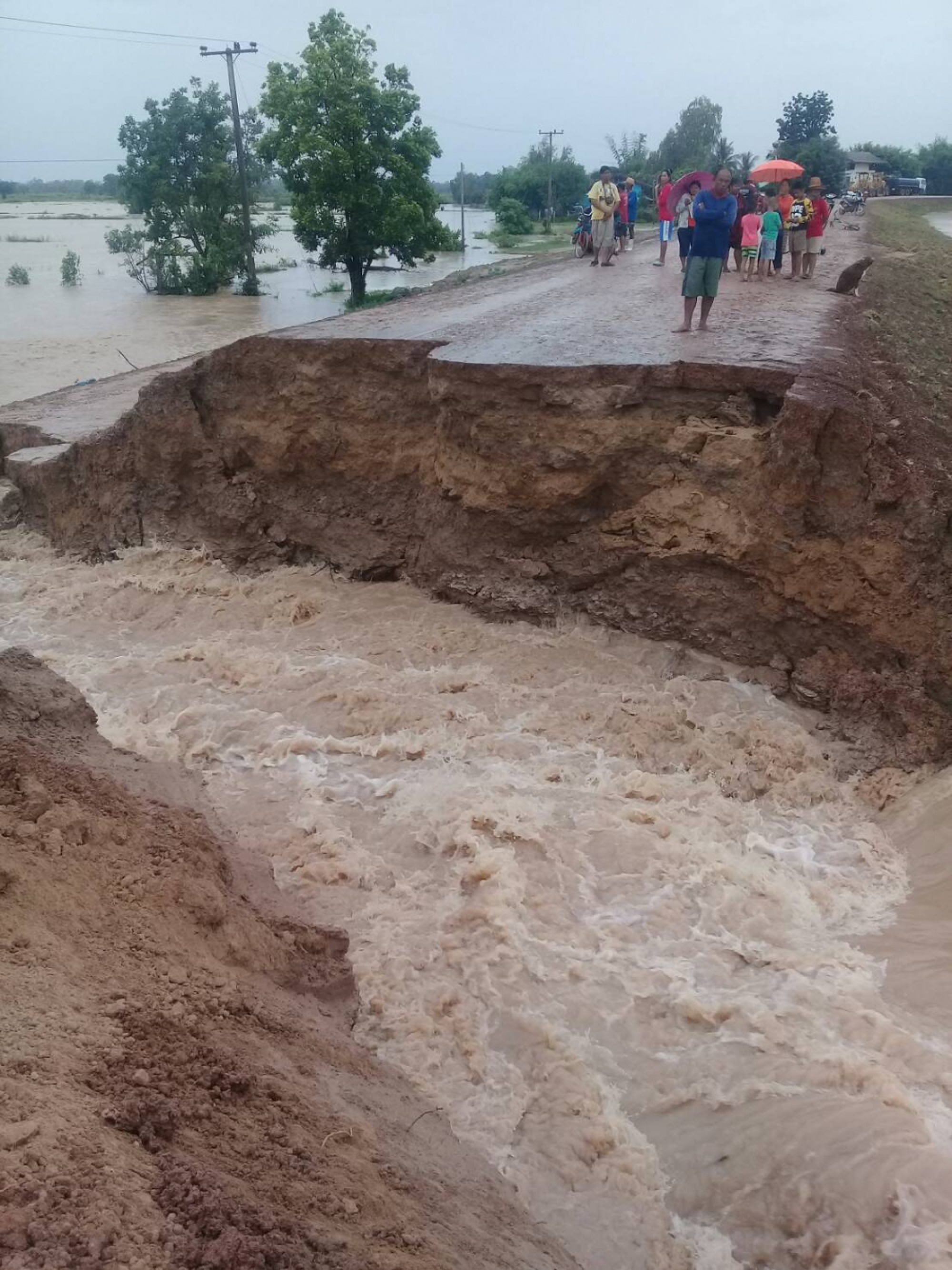Paddy fields inundated after Roi Et road partly washed away by flash floods