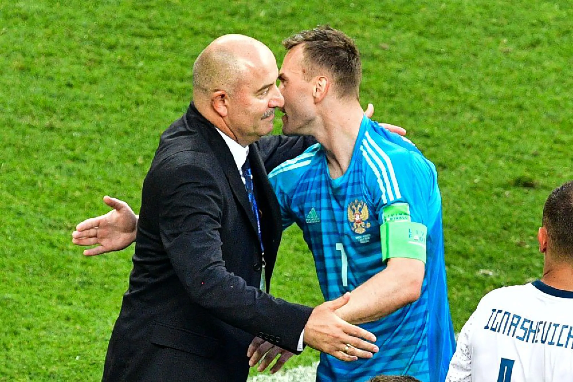 Akinfeev stars as Russia stun Spain on penalties