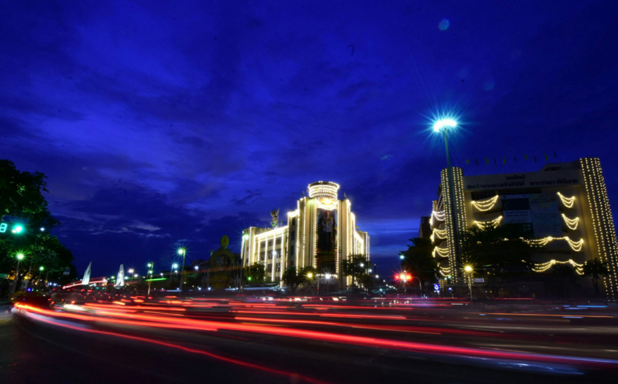 Bangkok lights up for King’s birthday