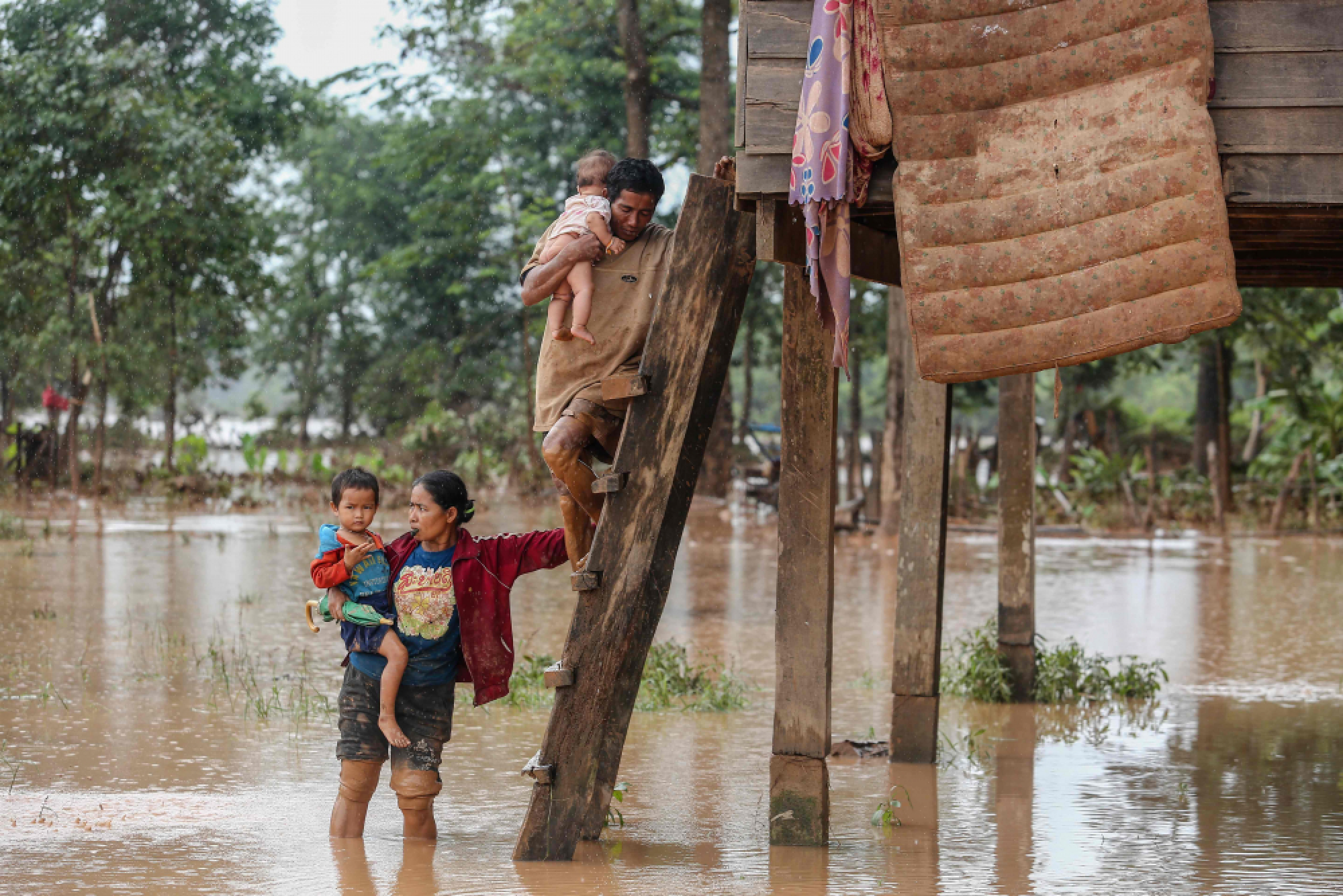 Dam collapse to worsen flood situation