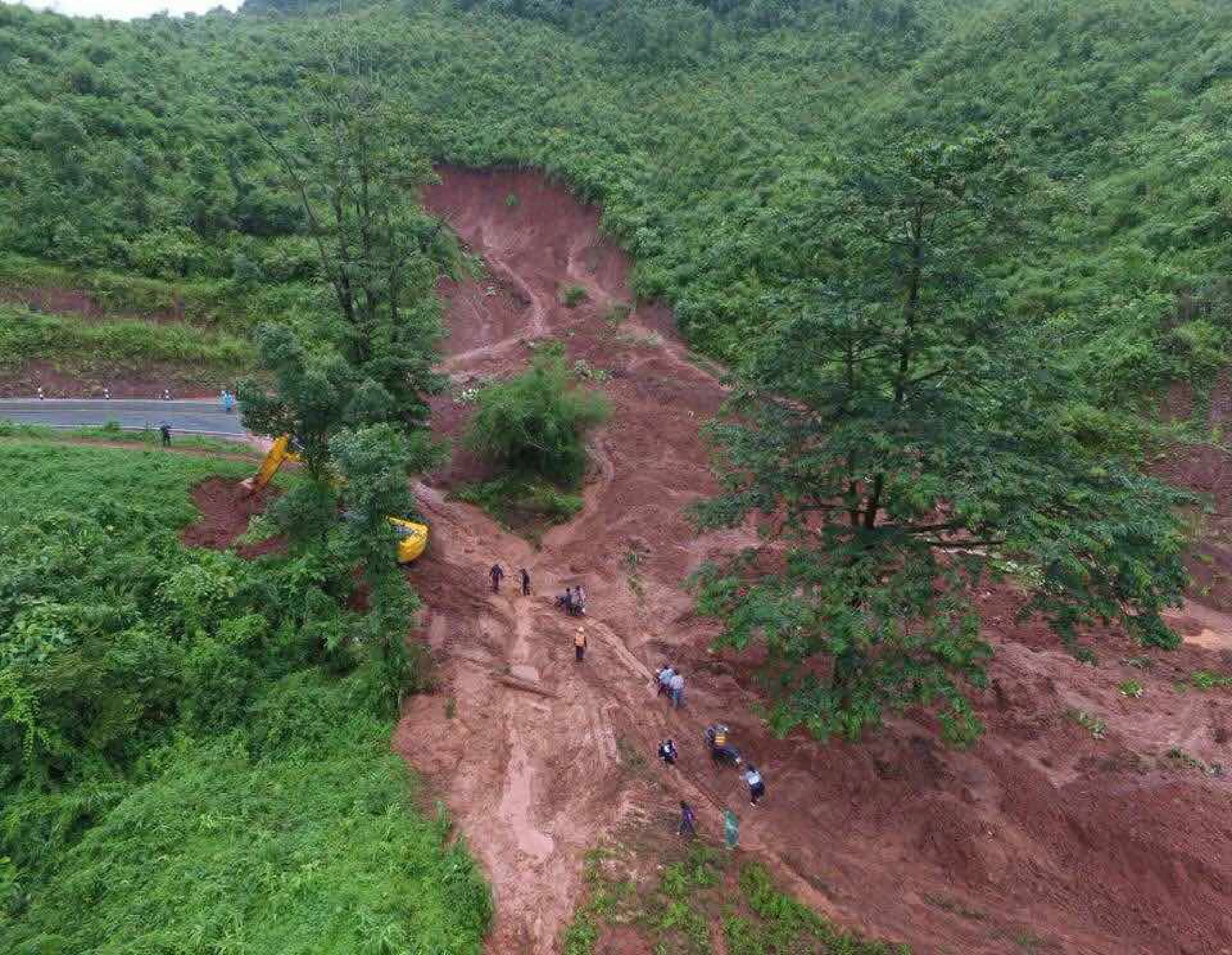 Landslide blocks Nan road
