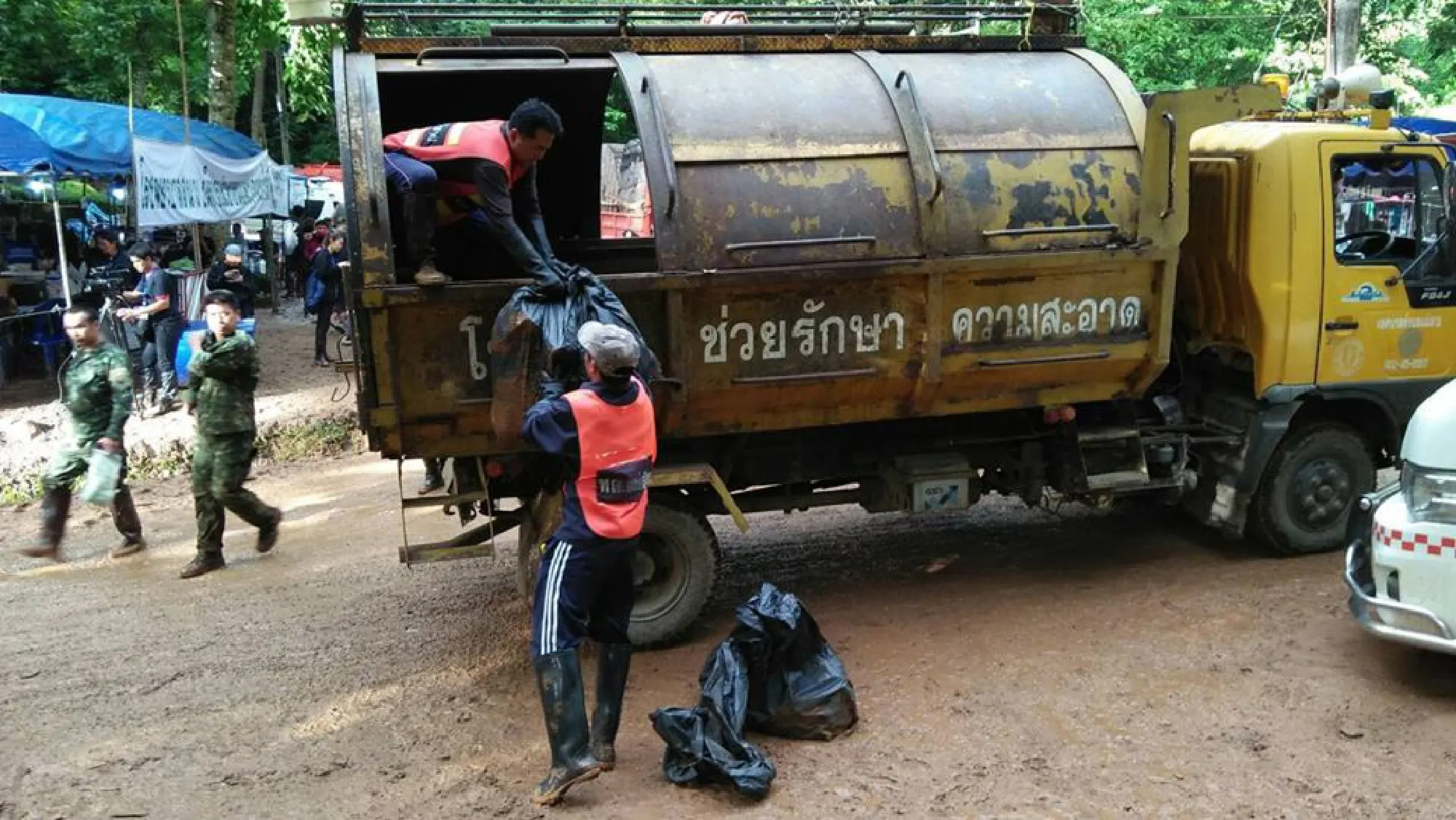 Mae Sai district officials contribute silently to rescue mission
