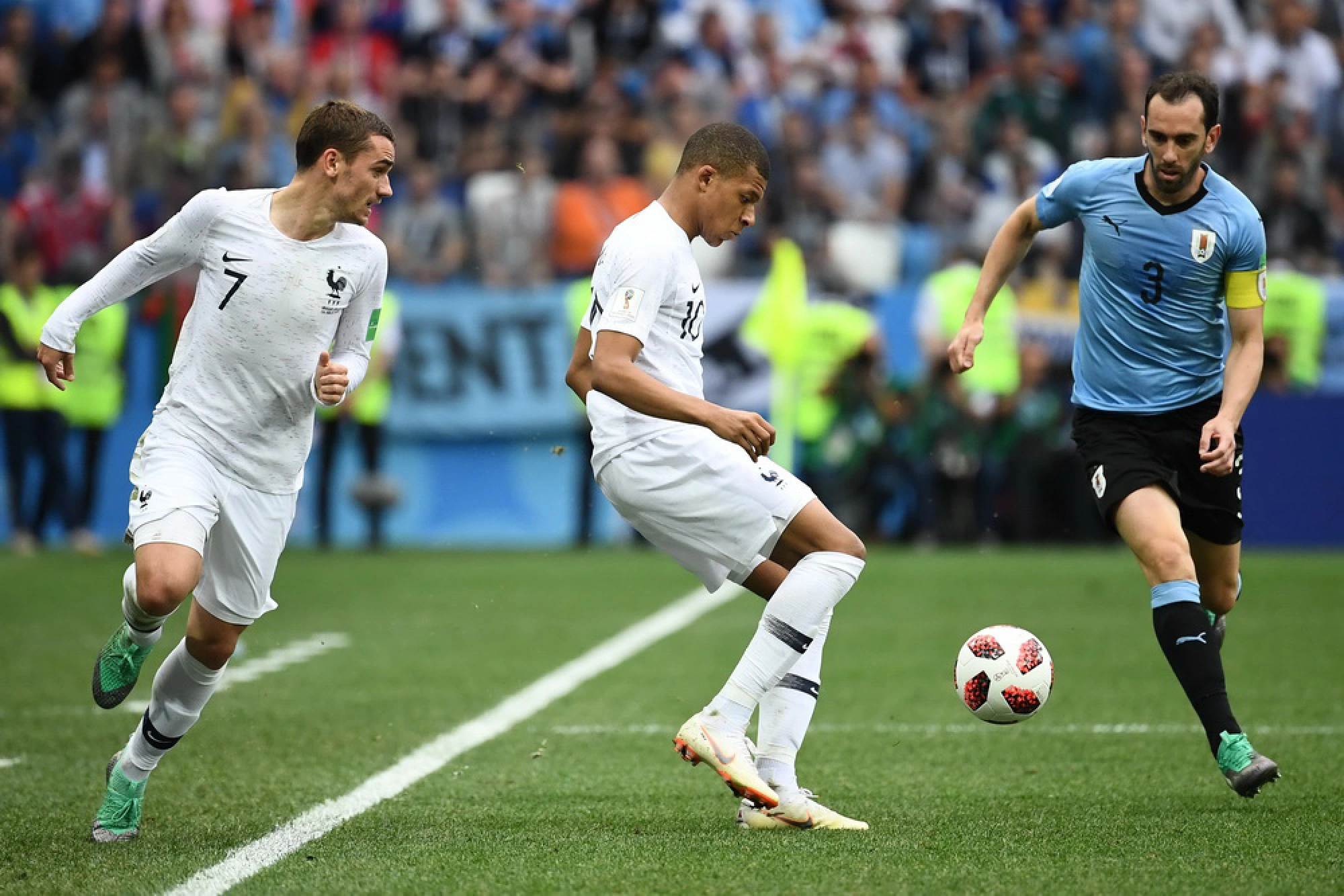 France ease past Uruguay to reach World Cup semi-finals