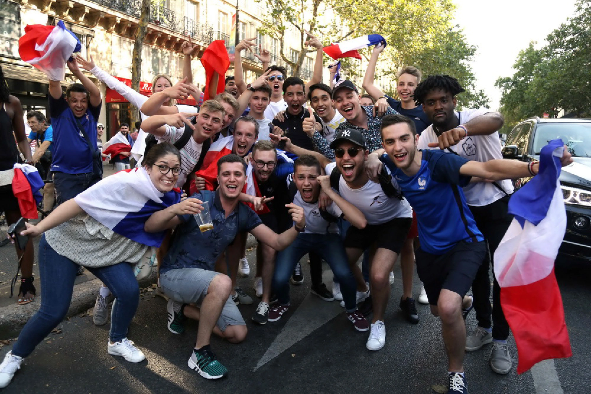 France ease past Uruguay to reach World Cup semi-finals