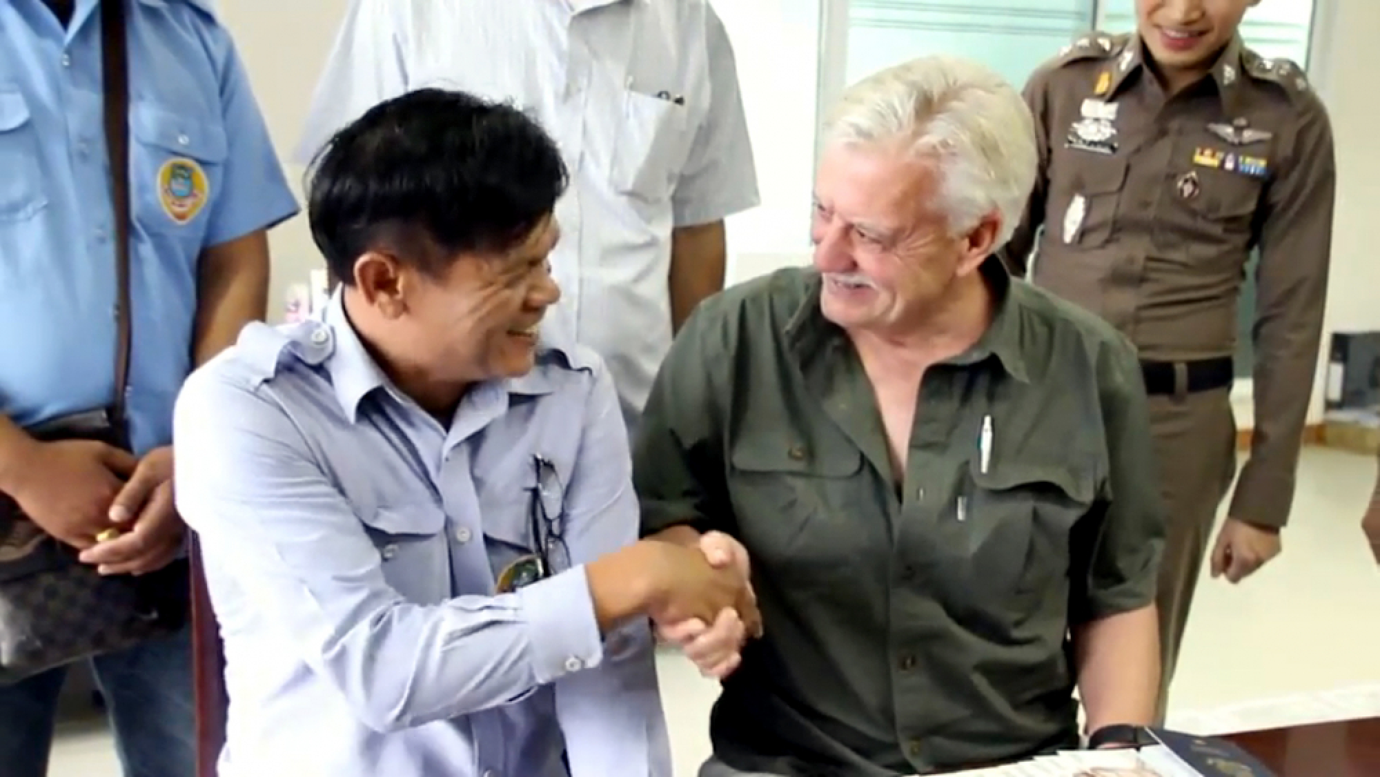 US tourist gets cash back from Pattaya taxi driver