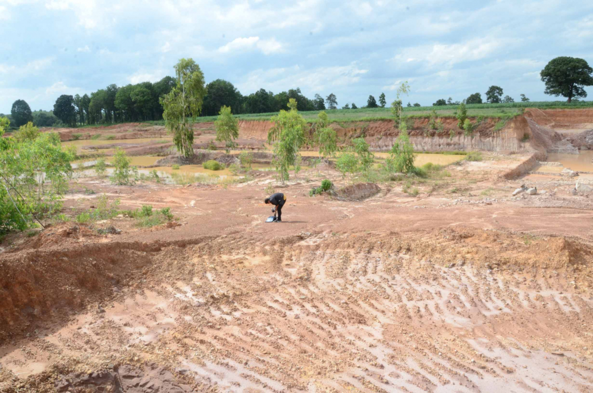 Authorities visit illegal land-excavation site