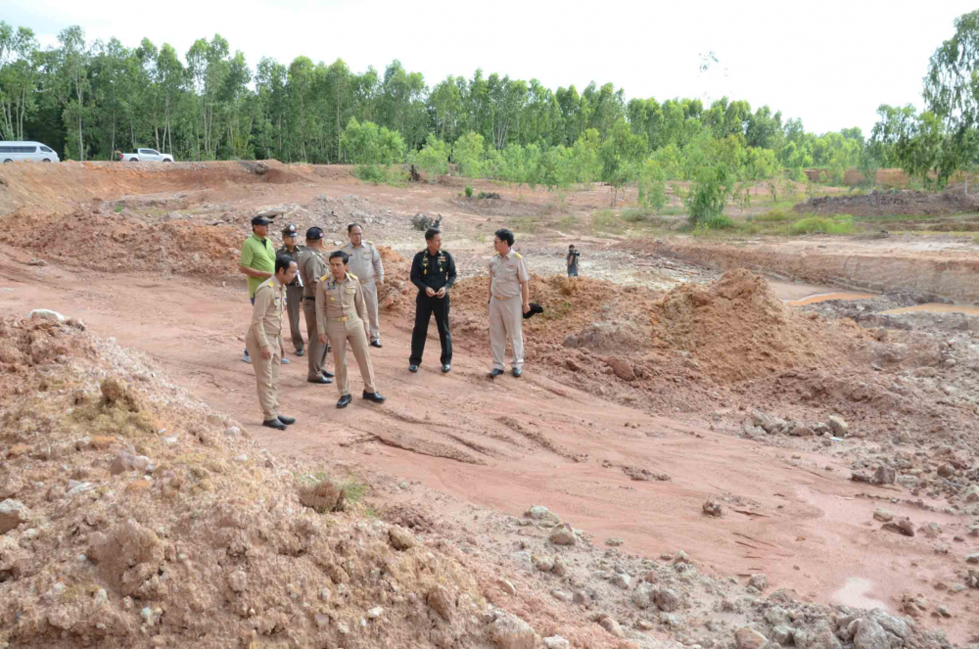 Authorities visit illegal land-excavation site