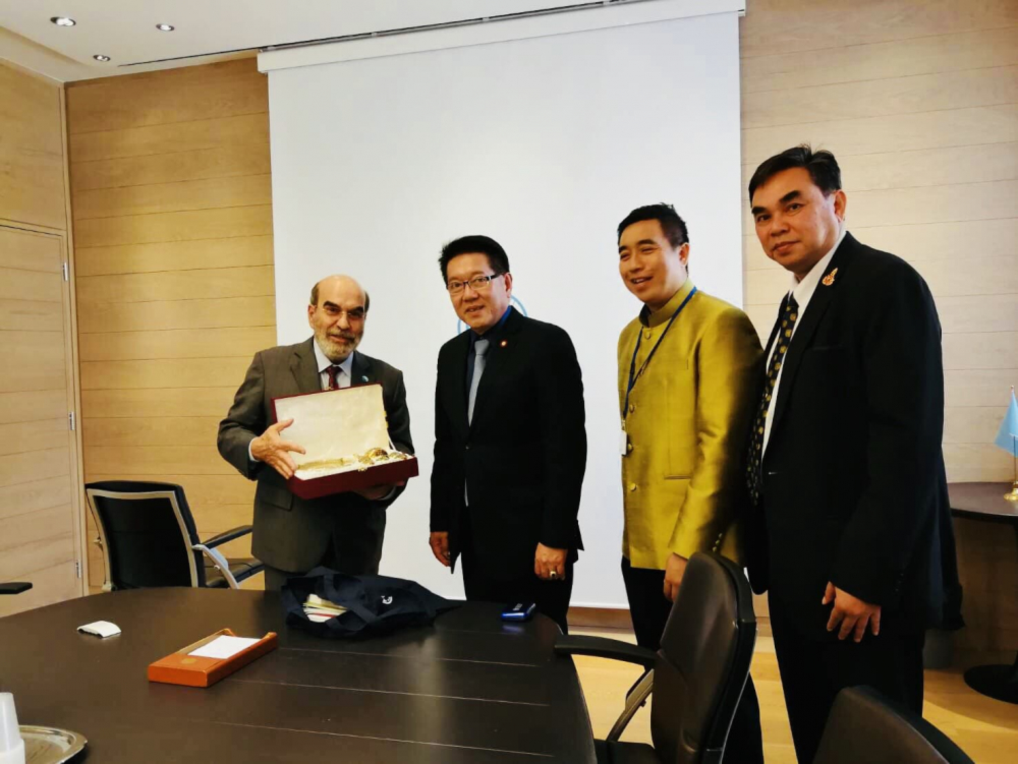 UN food body praises Thailand over progress on fishing issues, endorses World Soil Day Award