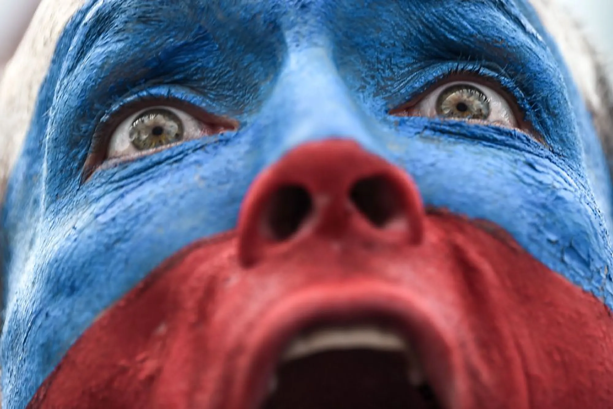 Russia thrash Saudi Arabia to launch World Cup in style