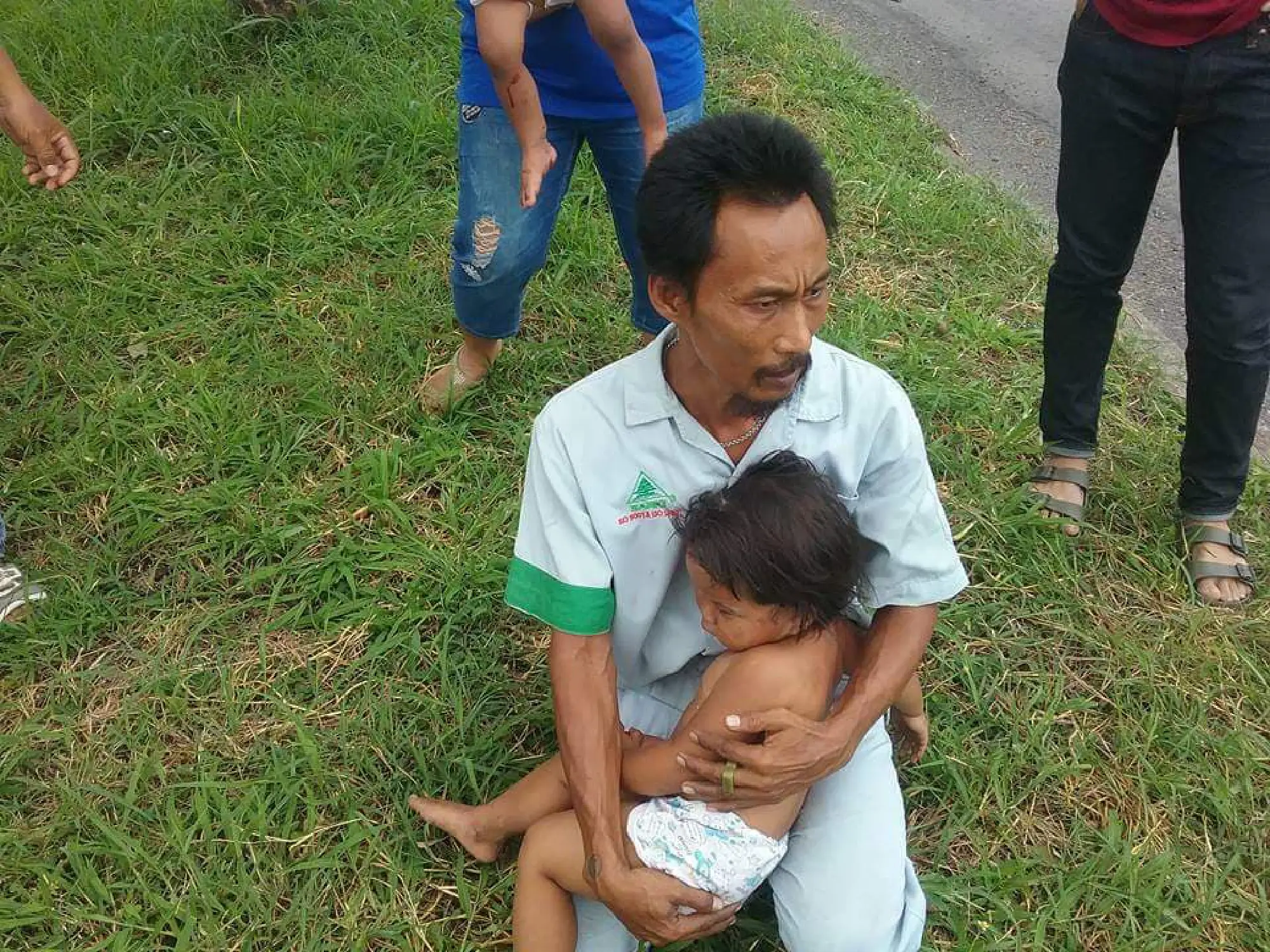 PM honours eight Samaritans for rescuing family from burning car