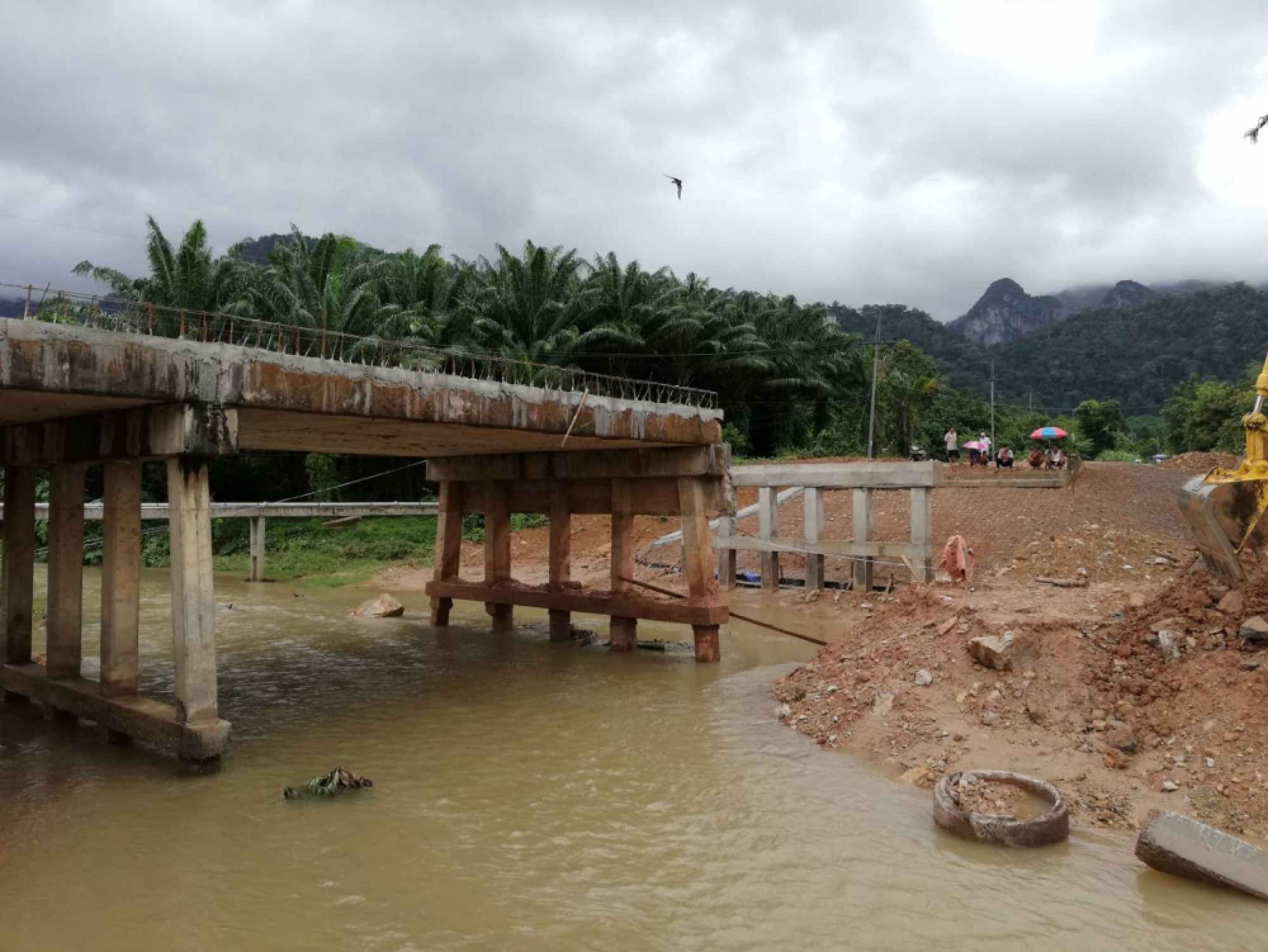 Krabi bridge washed away in heavy rain