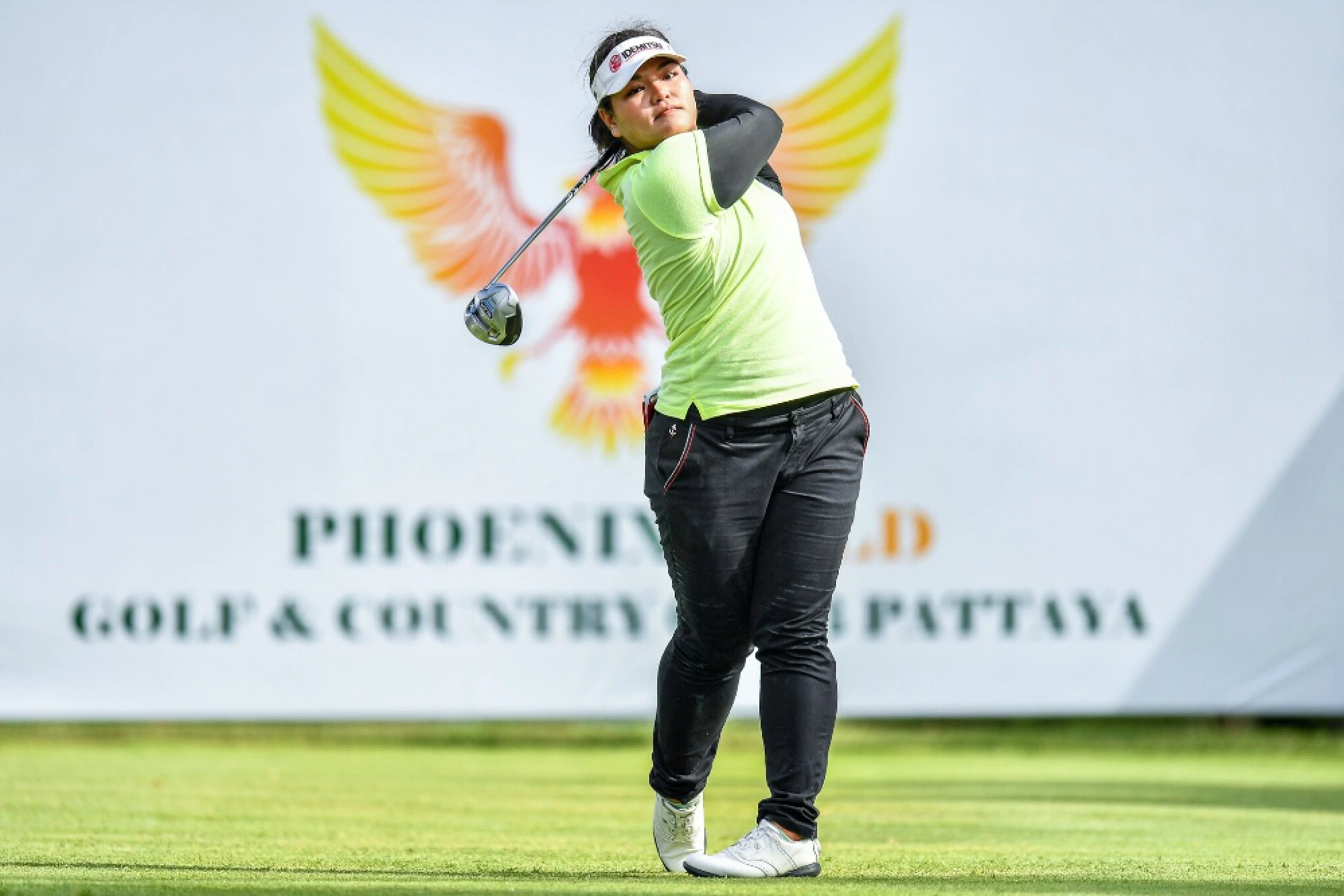 Anuchisa flying high alongside ‘Dutch Bomber’