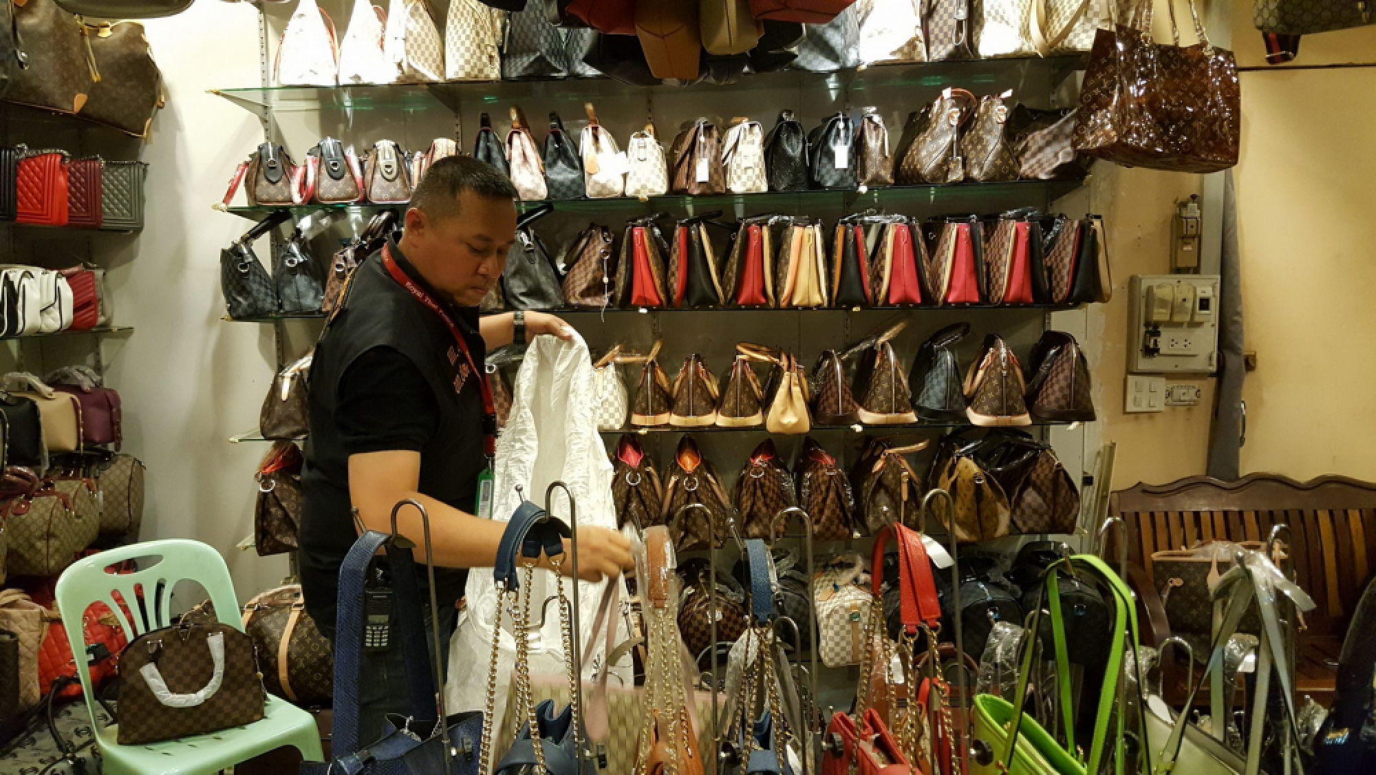 Fake goods seized at Patong warehouse