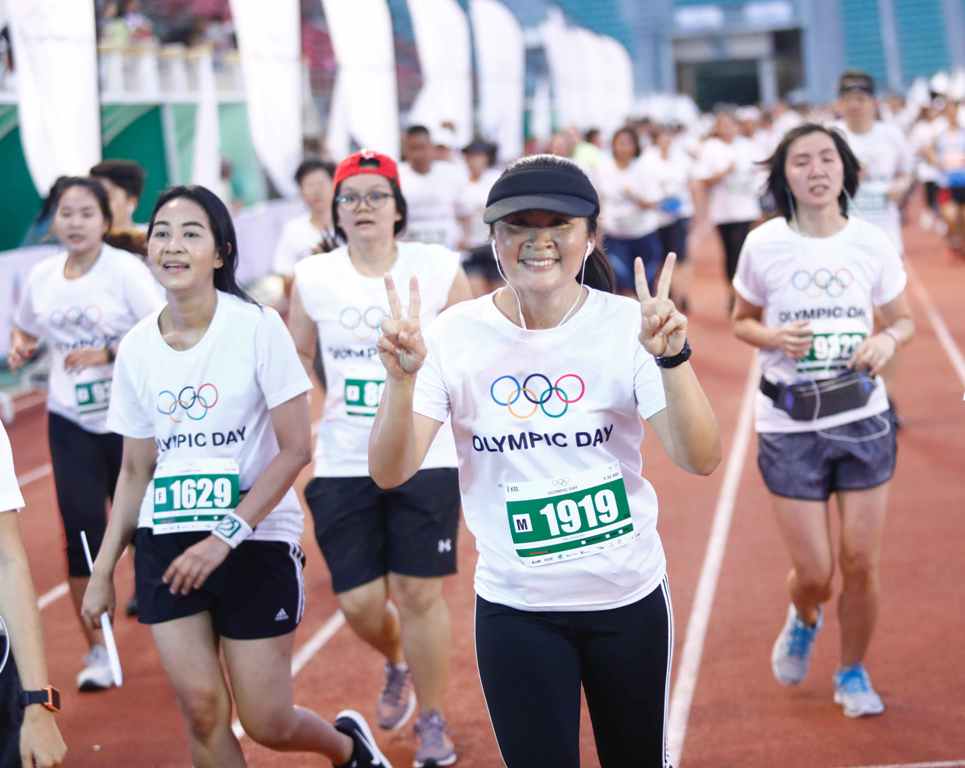 Thousands Take Part In Olympic Day 10km Runs Thousands Take Part In Olympic Day 10km Runs