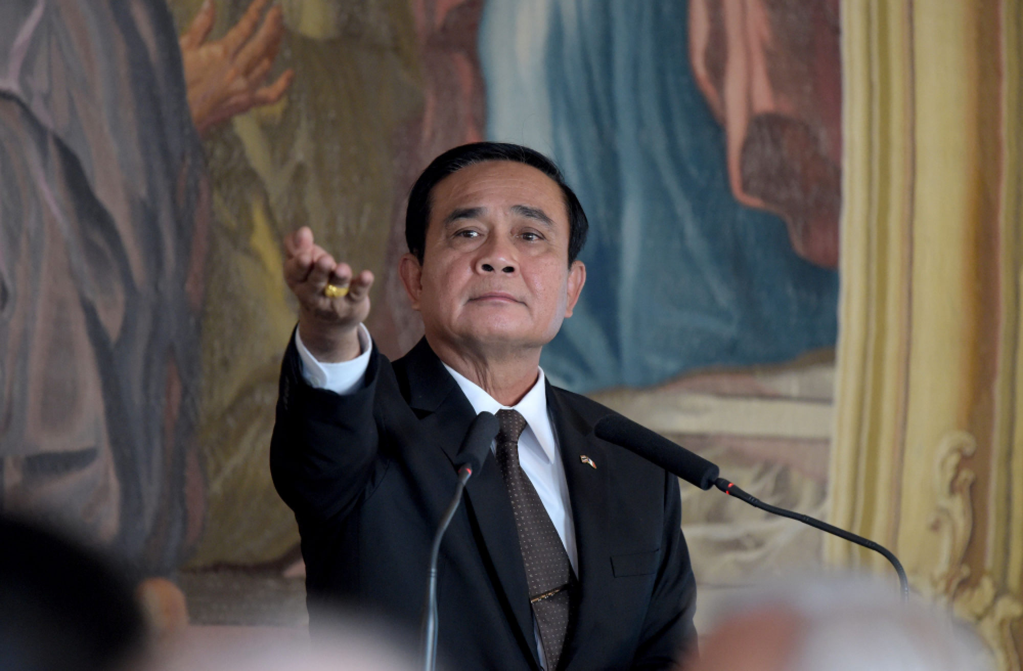 Come grow with us, Prayut tells French community